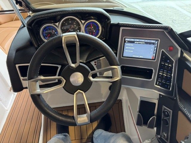 2020 MasterCraft XT22 - 9