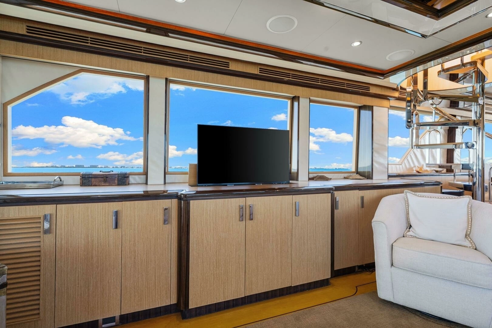 2010 Ocean Alexander 83 Motor Yacht - Image 13
