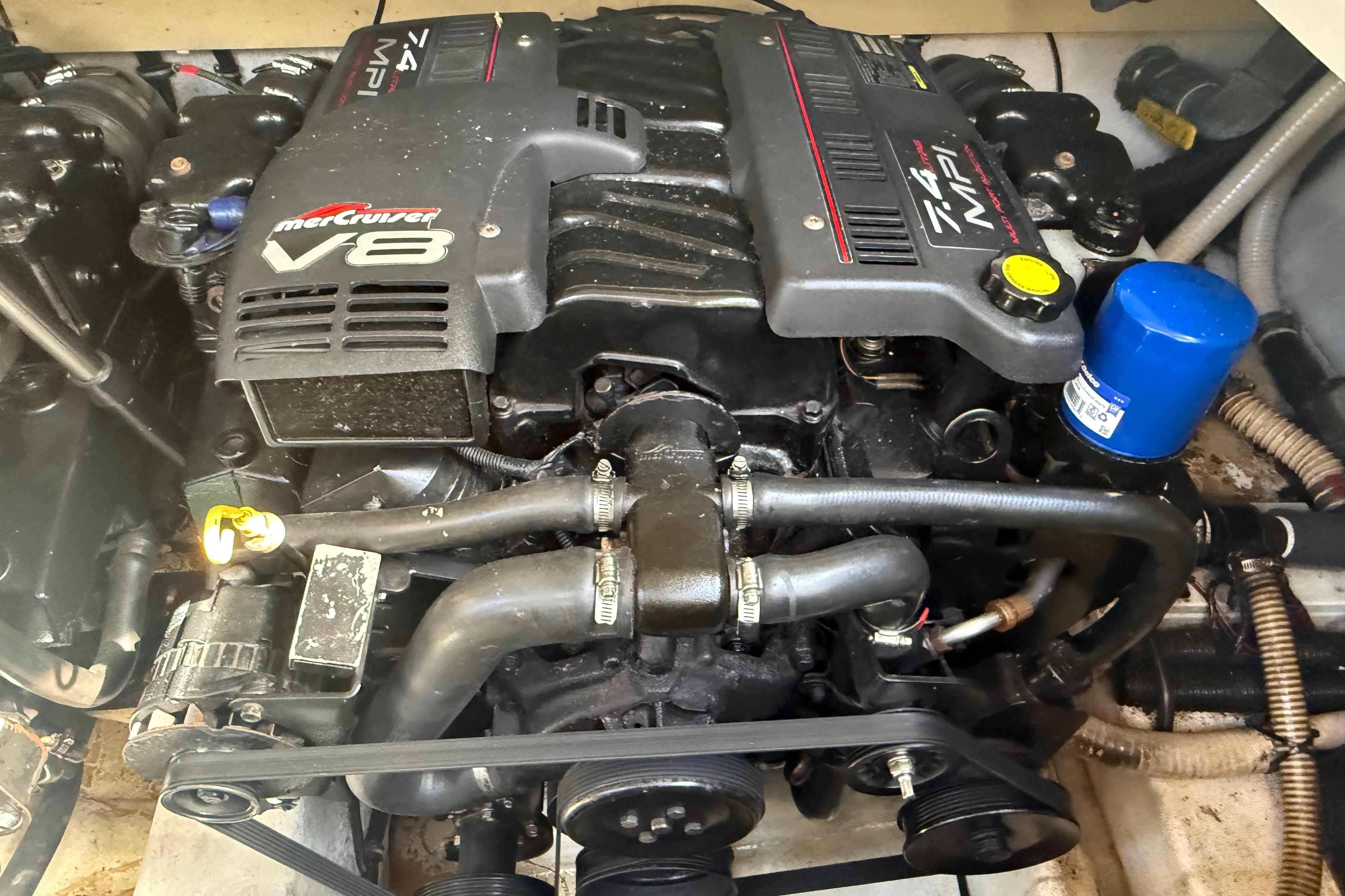 1999 Formula 34 Performance Cruiser engine, featuring a MerCruiser V8 7.4 MPI.