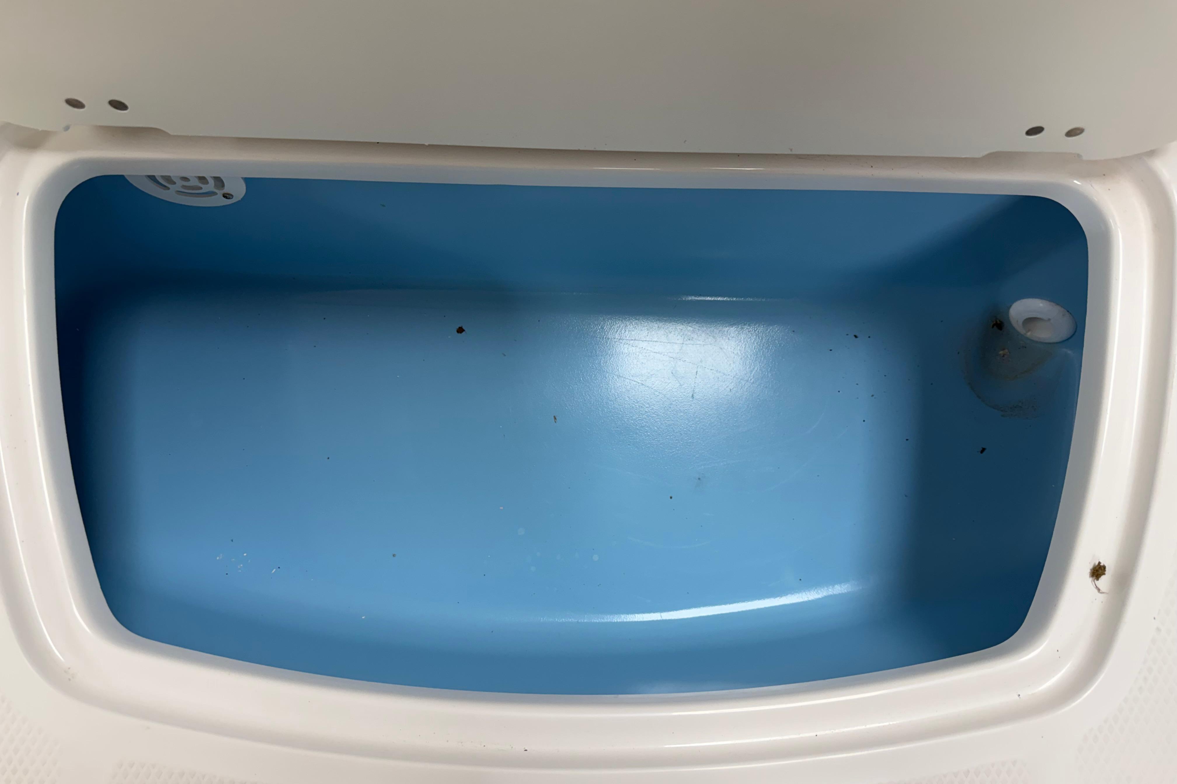 Livewell compartment in 2026 Chaparral 21 SSi Ski & Fish boat, blue interior.