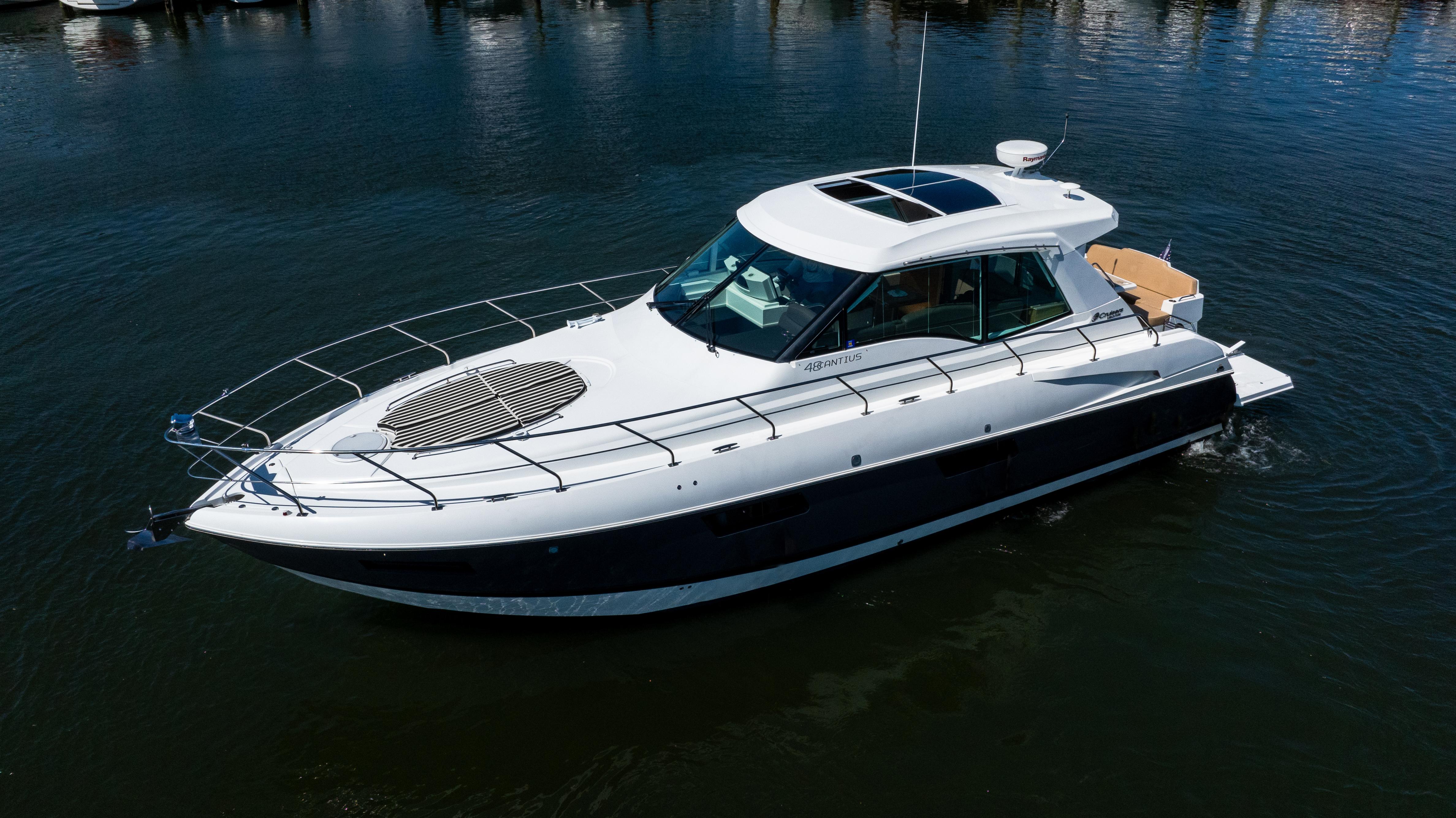 2013 Cruisers Yachts 48 Cantius