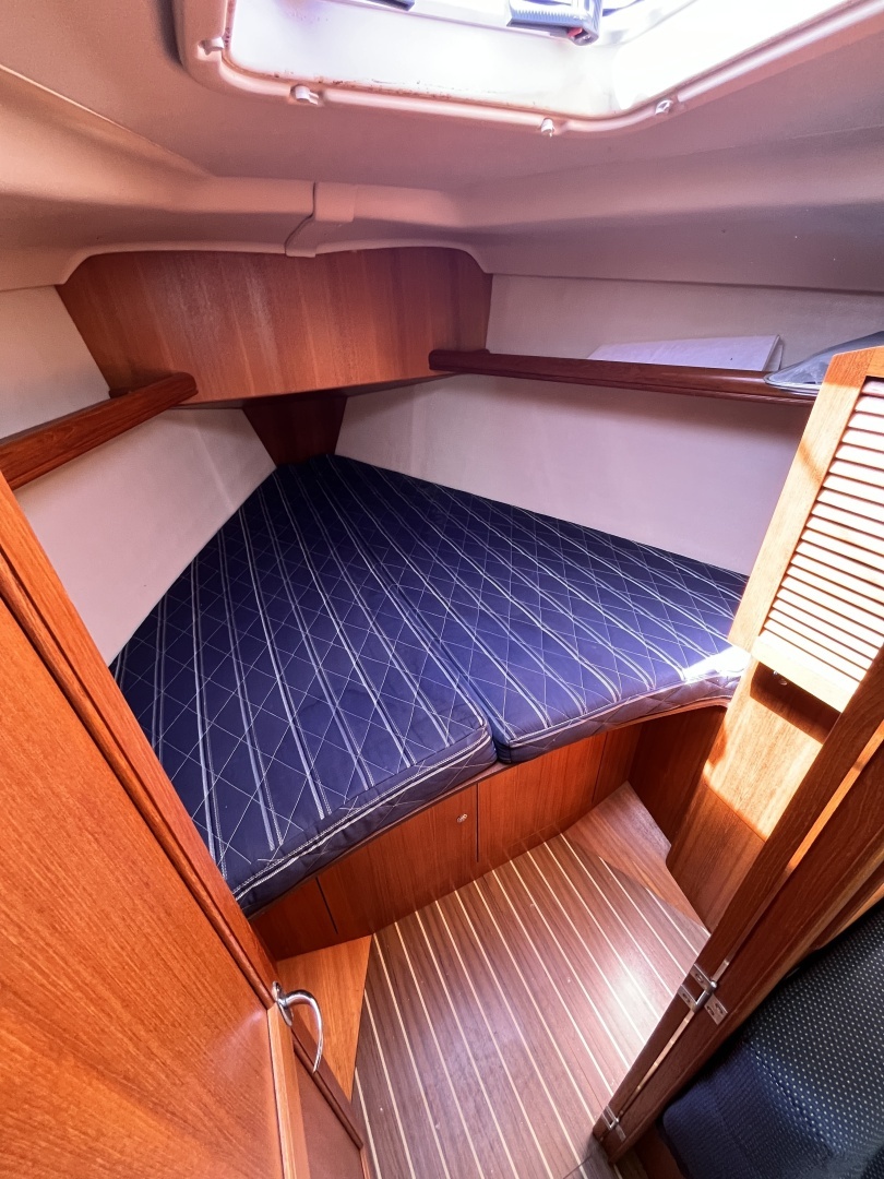 2006 Hunter 36 - Image 11