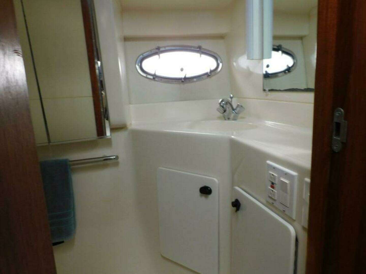 1995 Tiara Yachts 3500 Express - Image 18