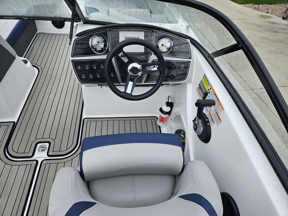 2019 Hurricane Sun Deck 217 - 4