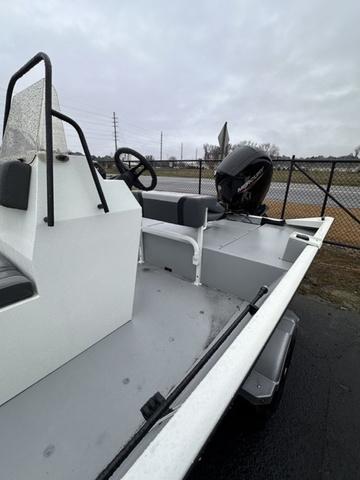 2024 Lund 2070 Predator CC - 4