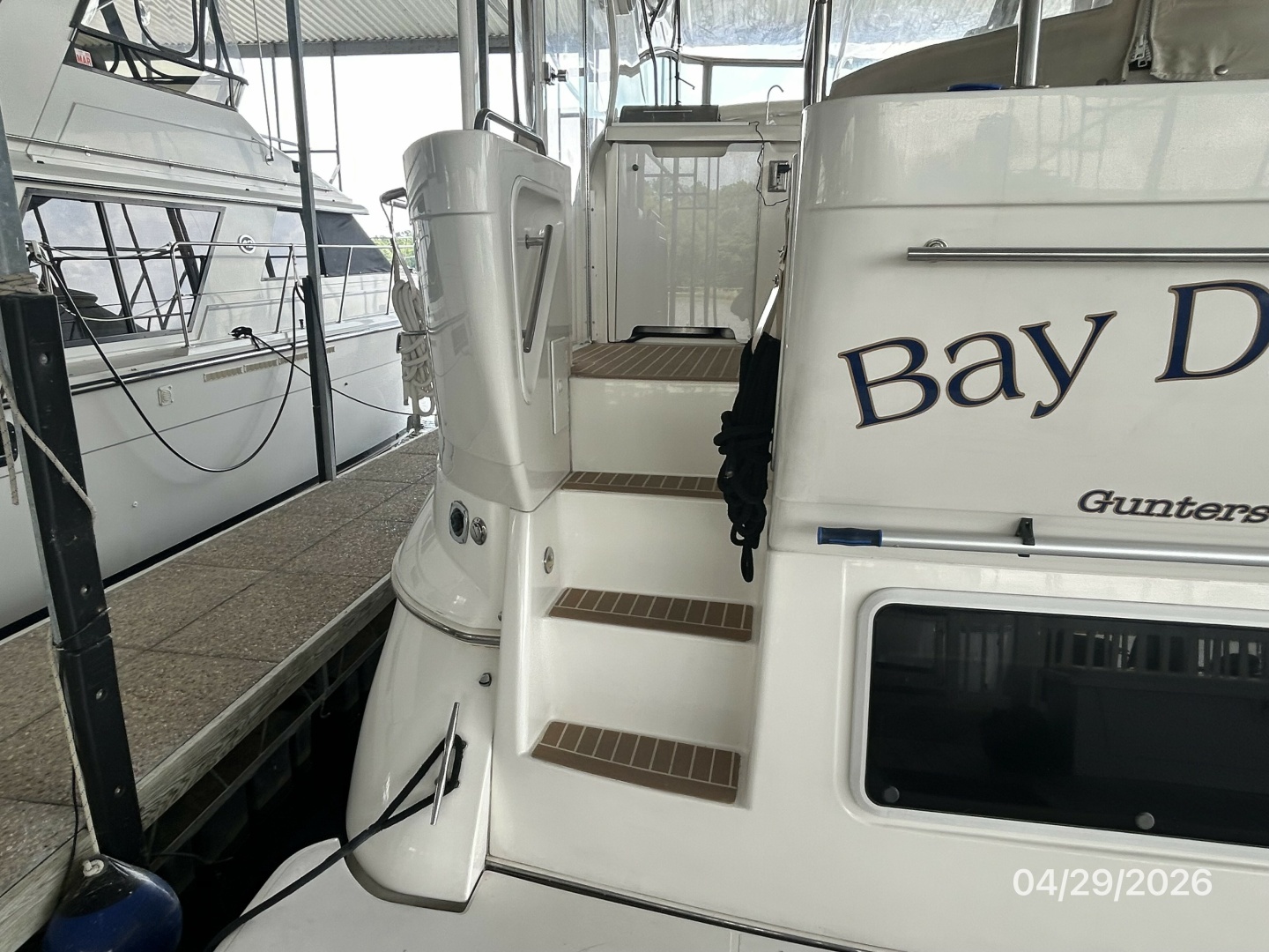2000 Cruisers Yachts 4450 - Image 16