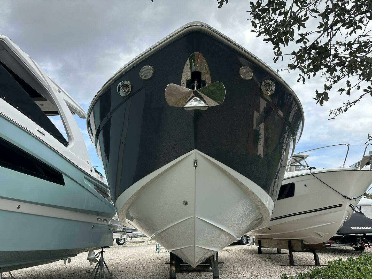 2019 Cruisers Yachts 338 Outboard - Image 3