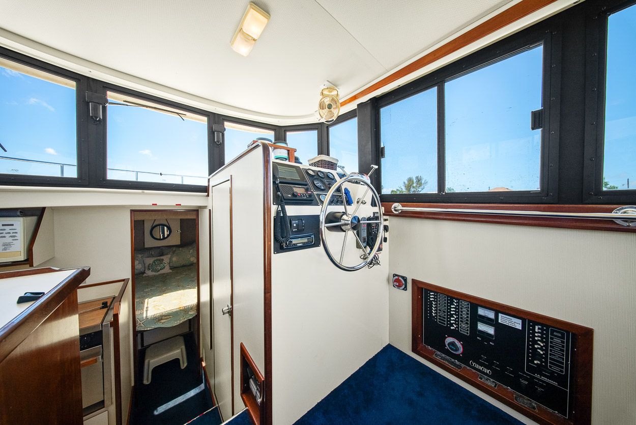 2001 Camano 31 Trawler - 19