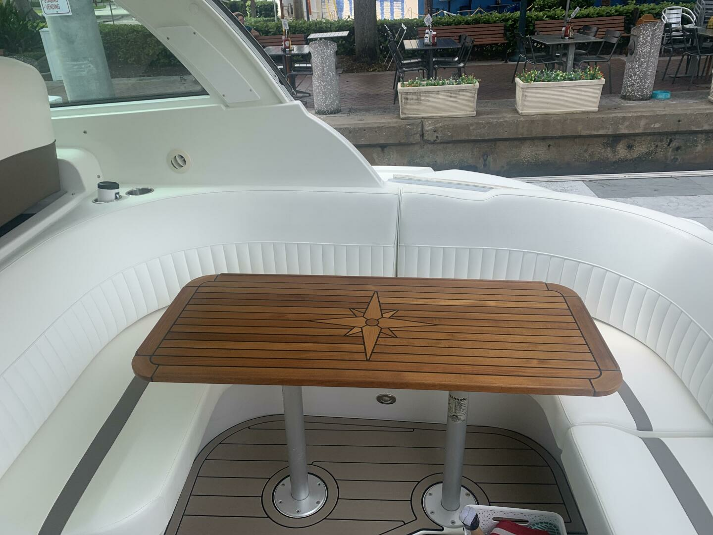 2011 Cruisers Yachts 420 Sports Coupe - Image 13