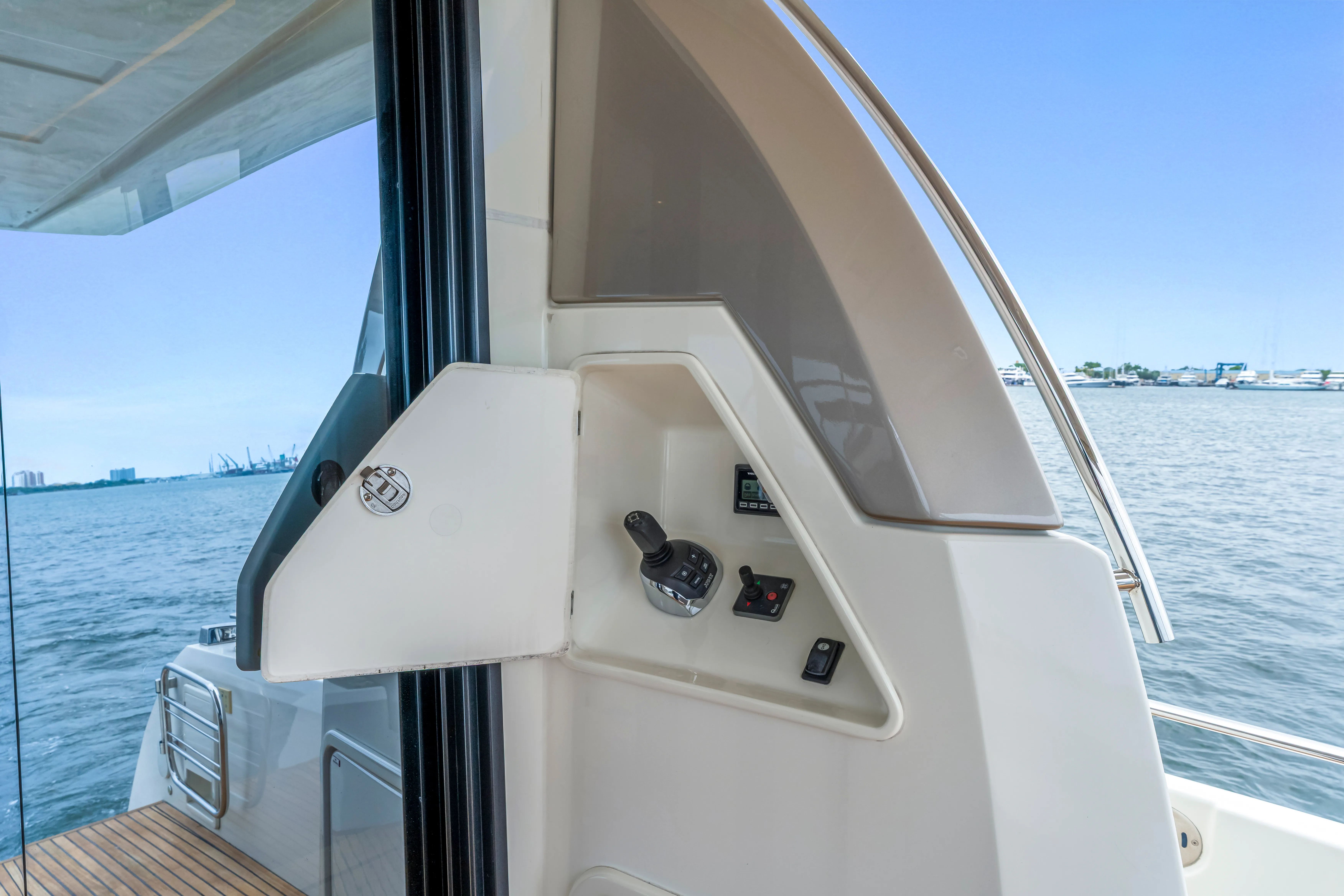 2018 Prestige 630 - Image 50