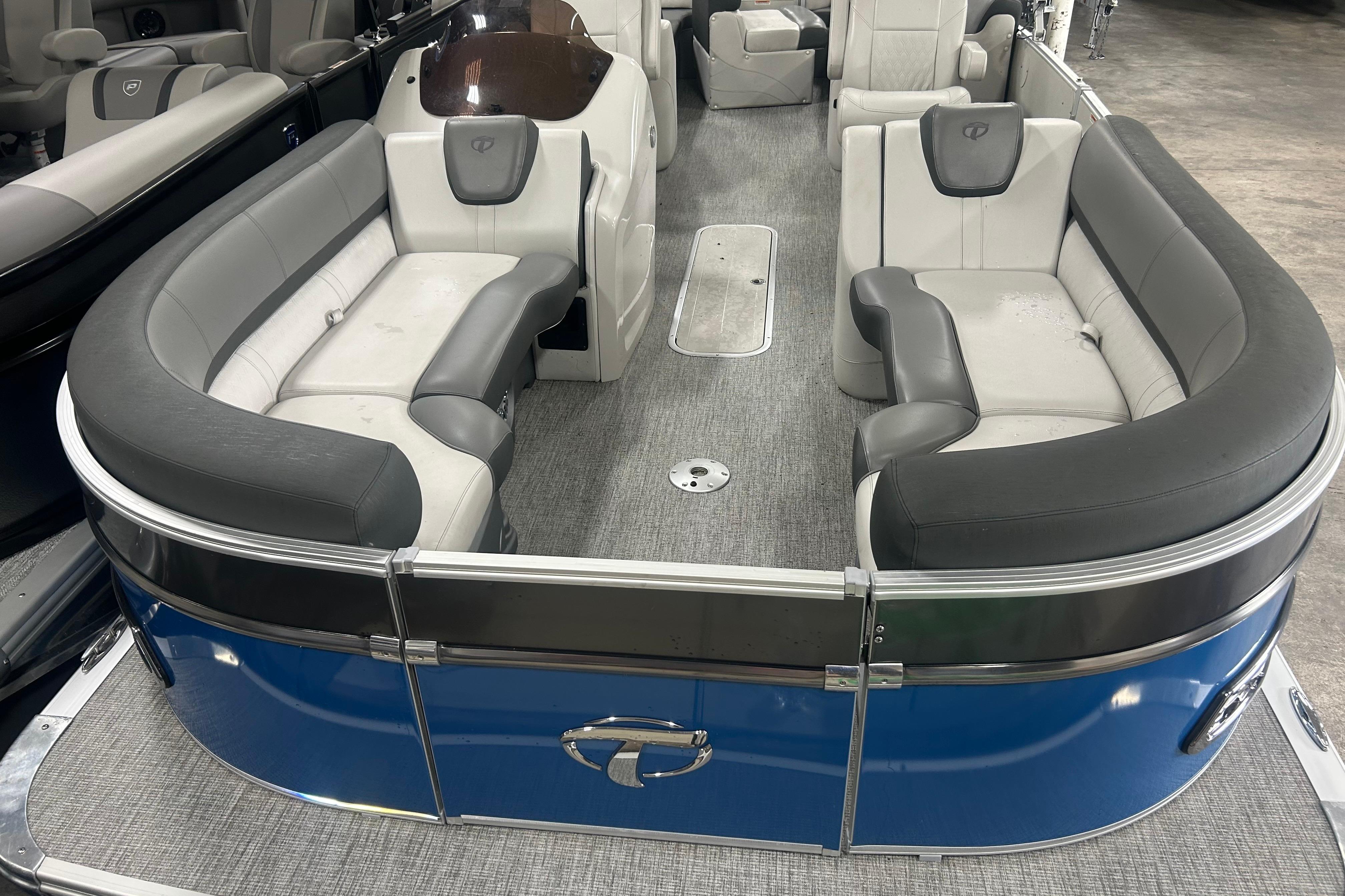 2022 Tahoe Pontoon Cascade Quad Lounger with spacious seating and sleek design.