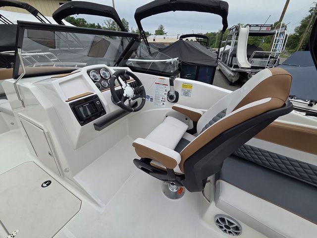 2026 Starcraft SVX 230 DC OB w/250hp and Trailer - 14