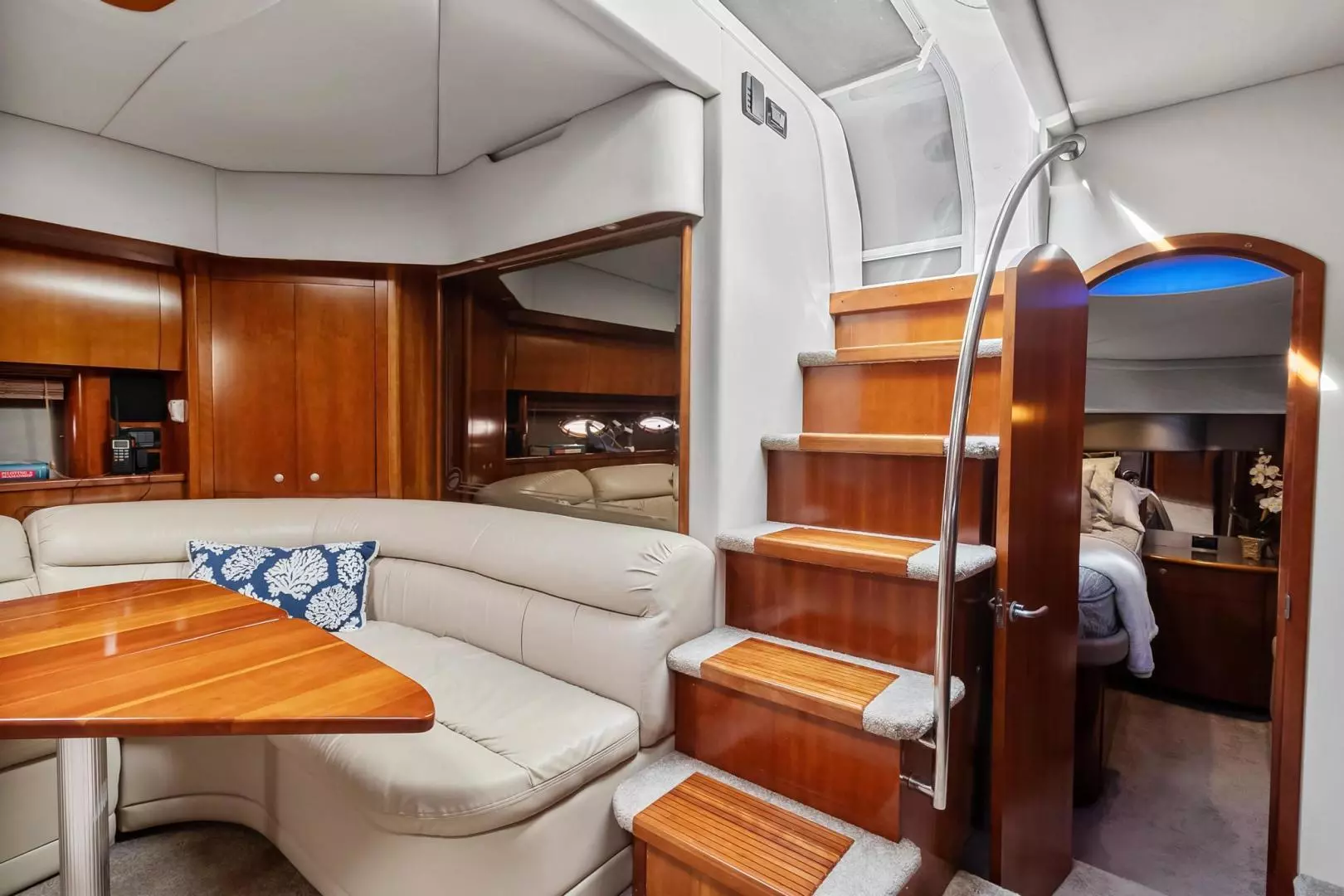 2007 Cruisers 520 Express - Image 22