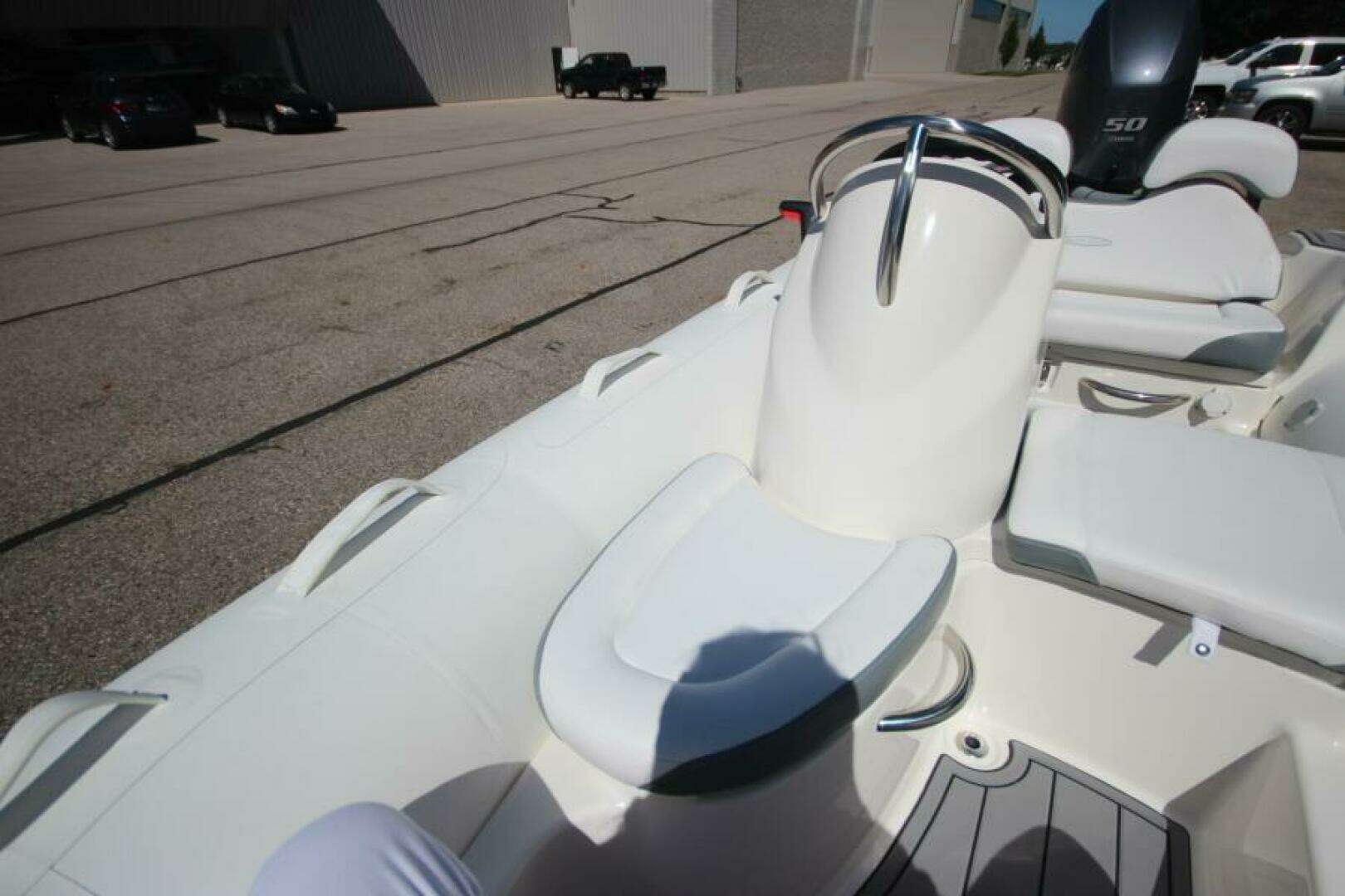 2025 Zodiac Yachtline 400 DL NEO - Image 15