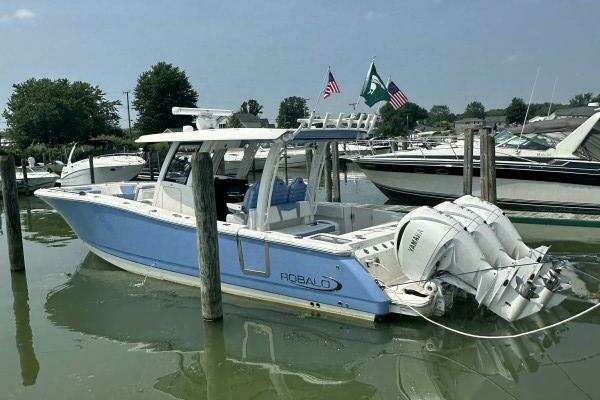 2023 Robalo R360