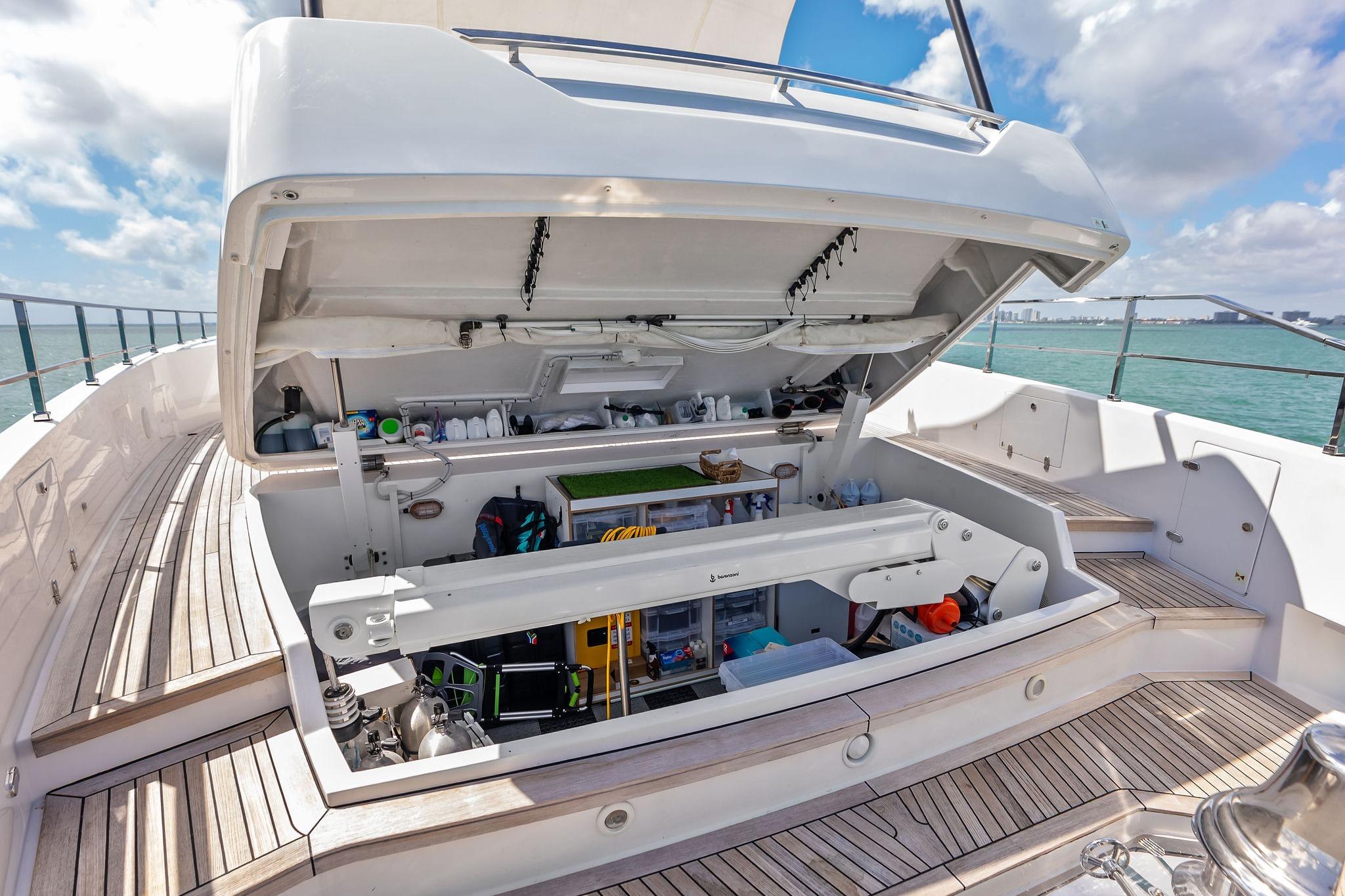 2023 Custom Line Navetta 33 - 137