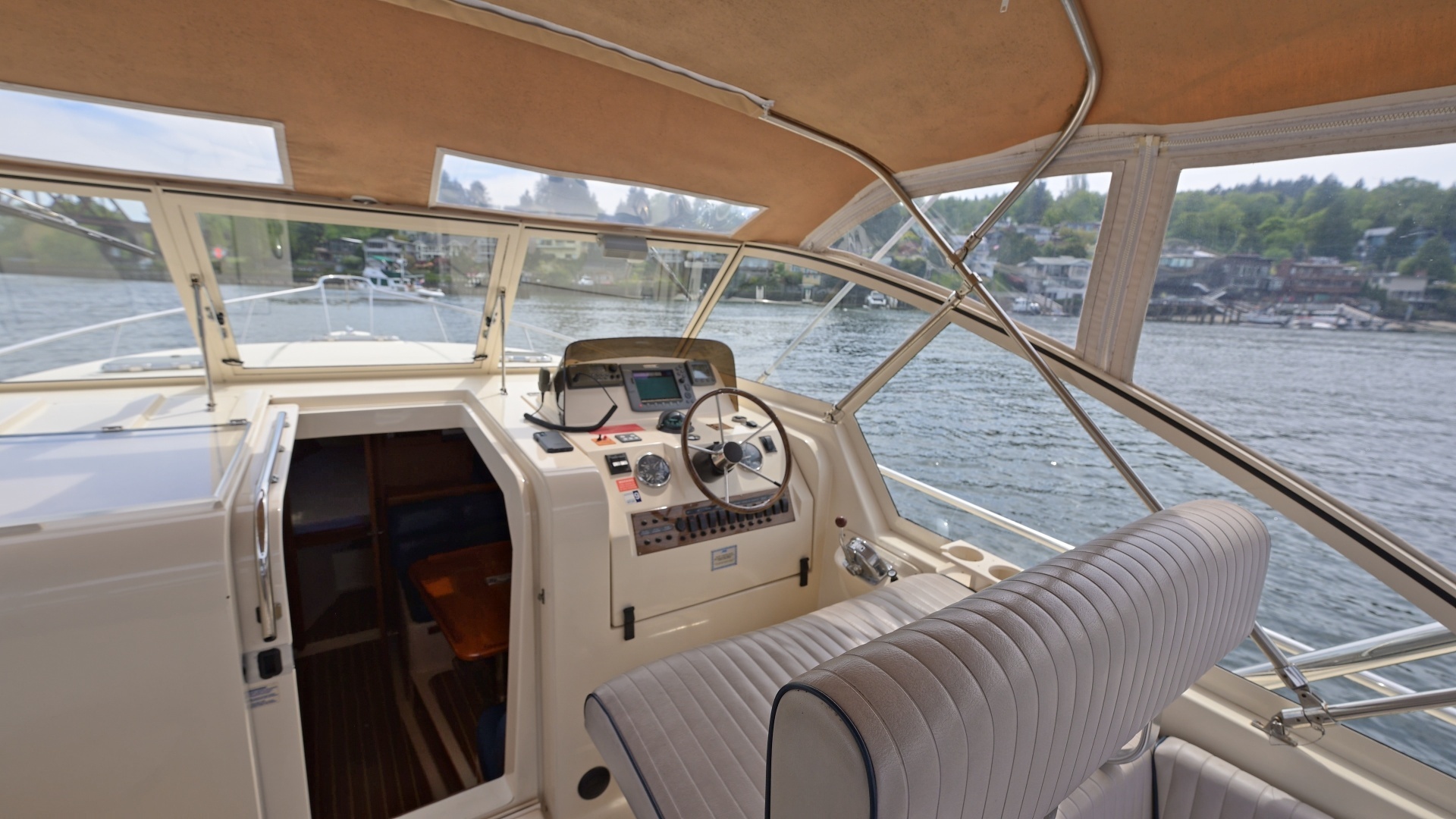2004 Mainship Pilot 34 - Image 16