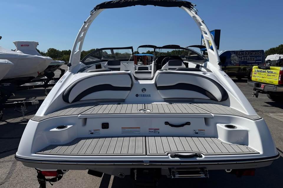 2026 Yamaha Boats 195S, rear view, showcasing sleek design and spacious seating.