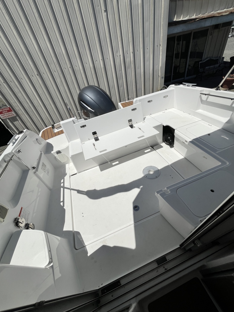2022 Jeanneau NC 795 Series 2 - Image 9