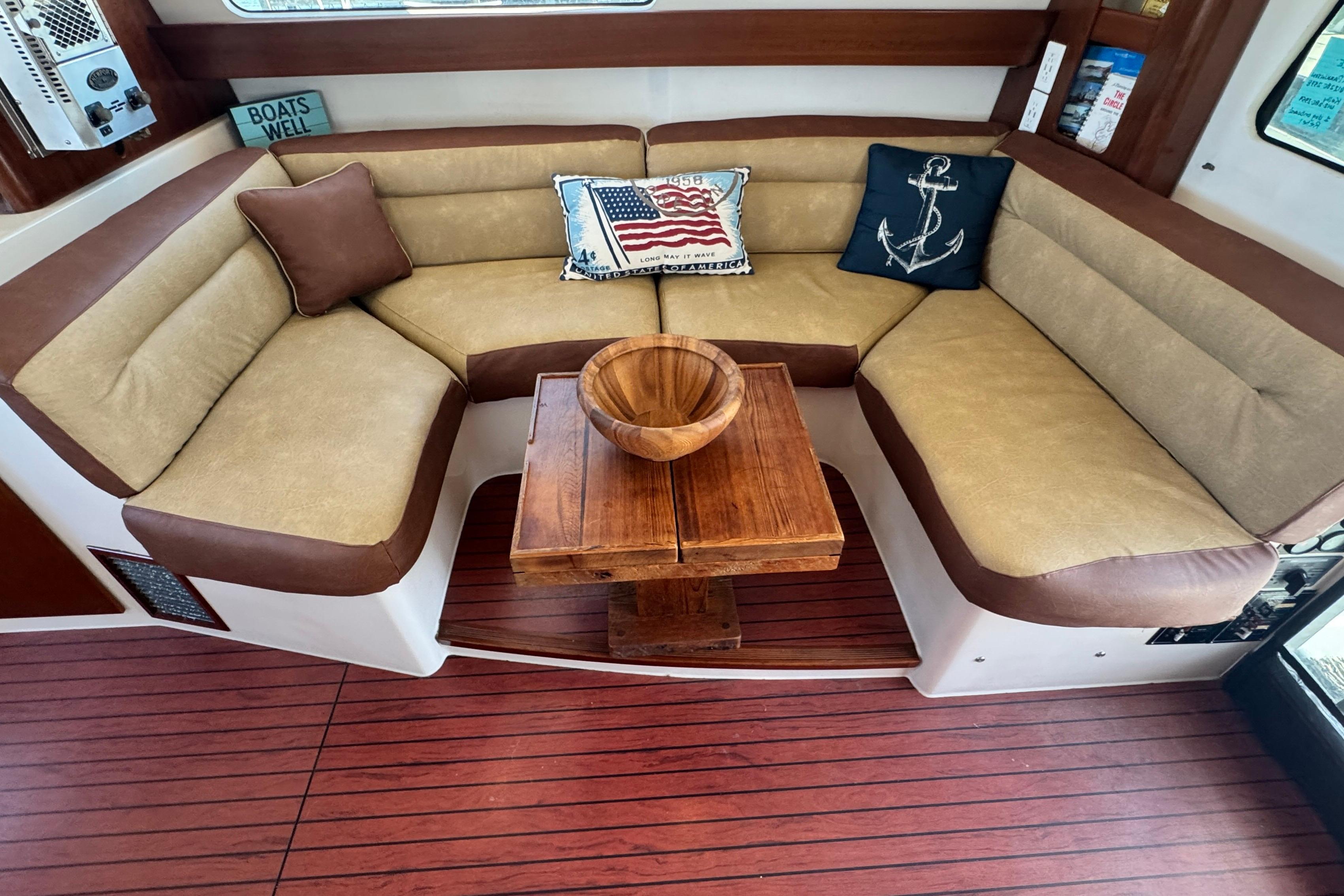 Dinette Looking Port