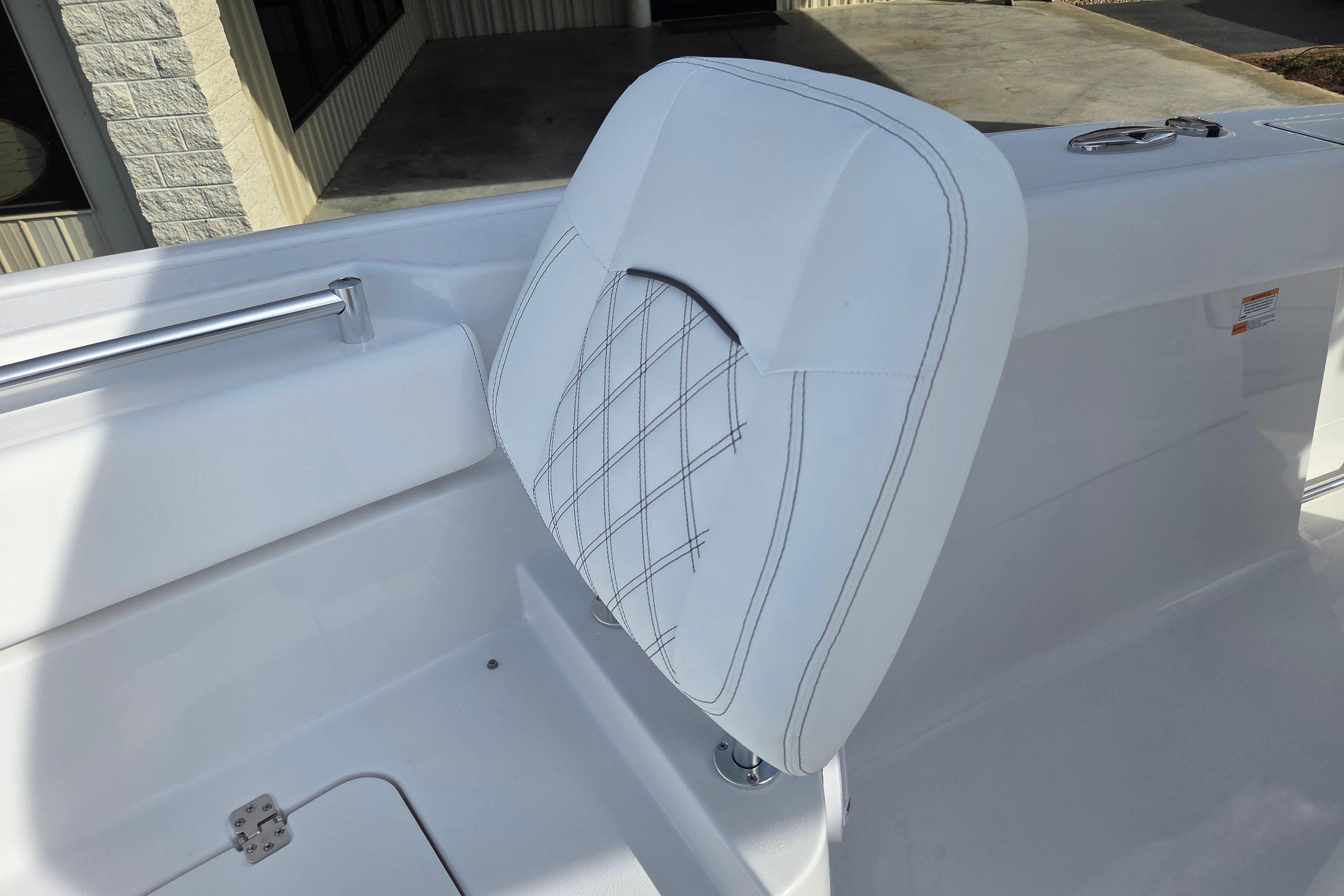 White cushioned seat on 2026 Sportsman Heritage 261 Center Console boat.