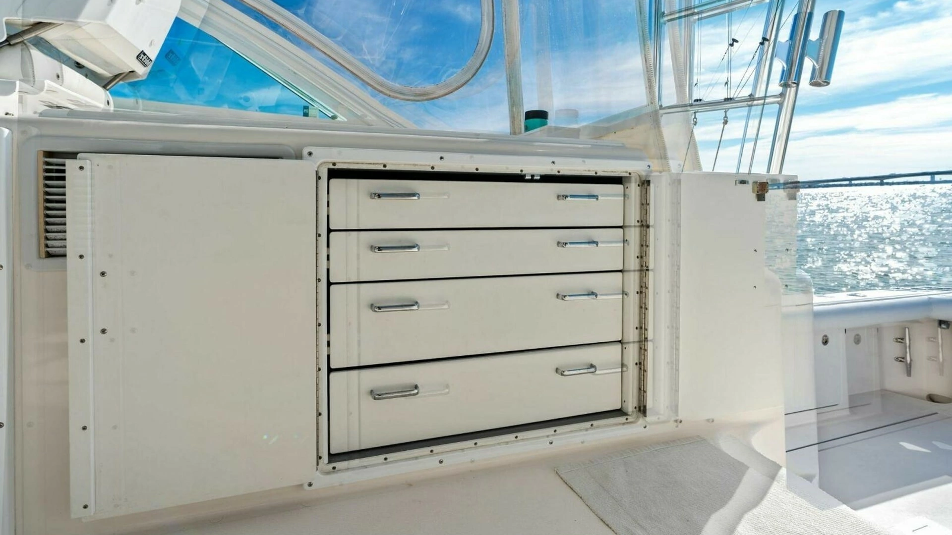 2005 Cabo 40 Express - Image 11