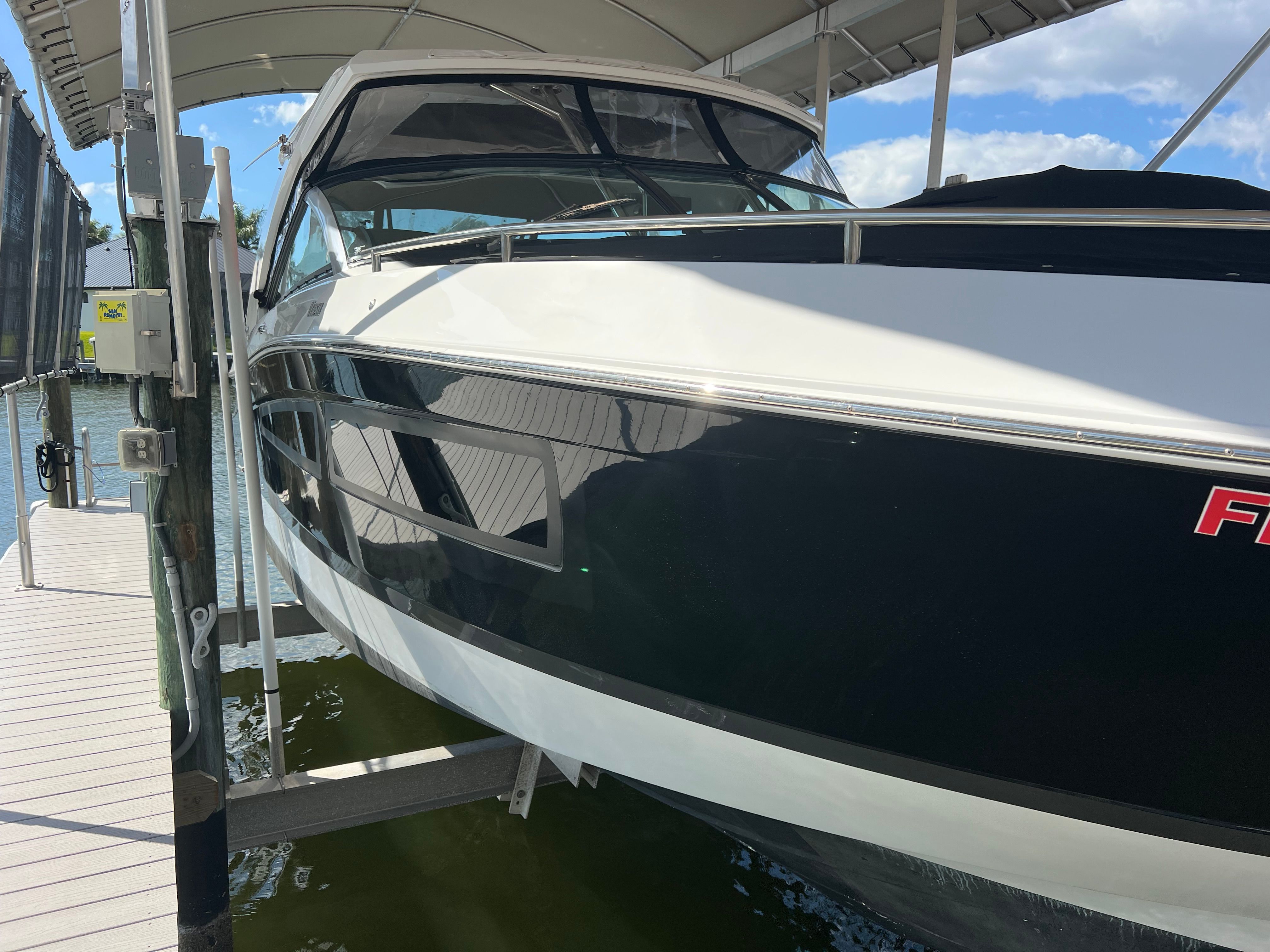 2023 Four Winns H350 - 2