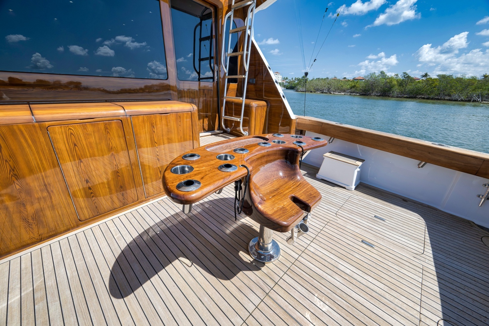 2003 Viking 52 Convertible - Image 27