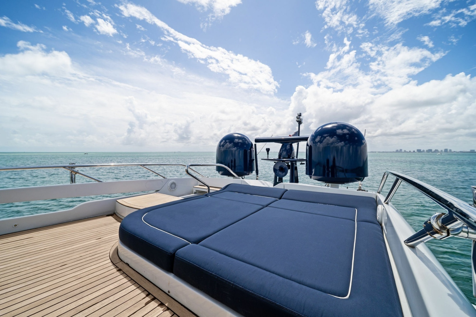 2013 Pershing 82 - Image 25