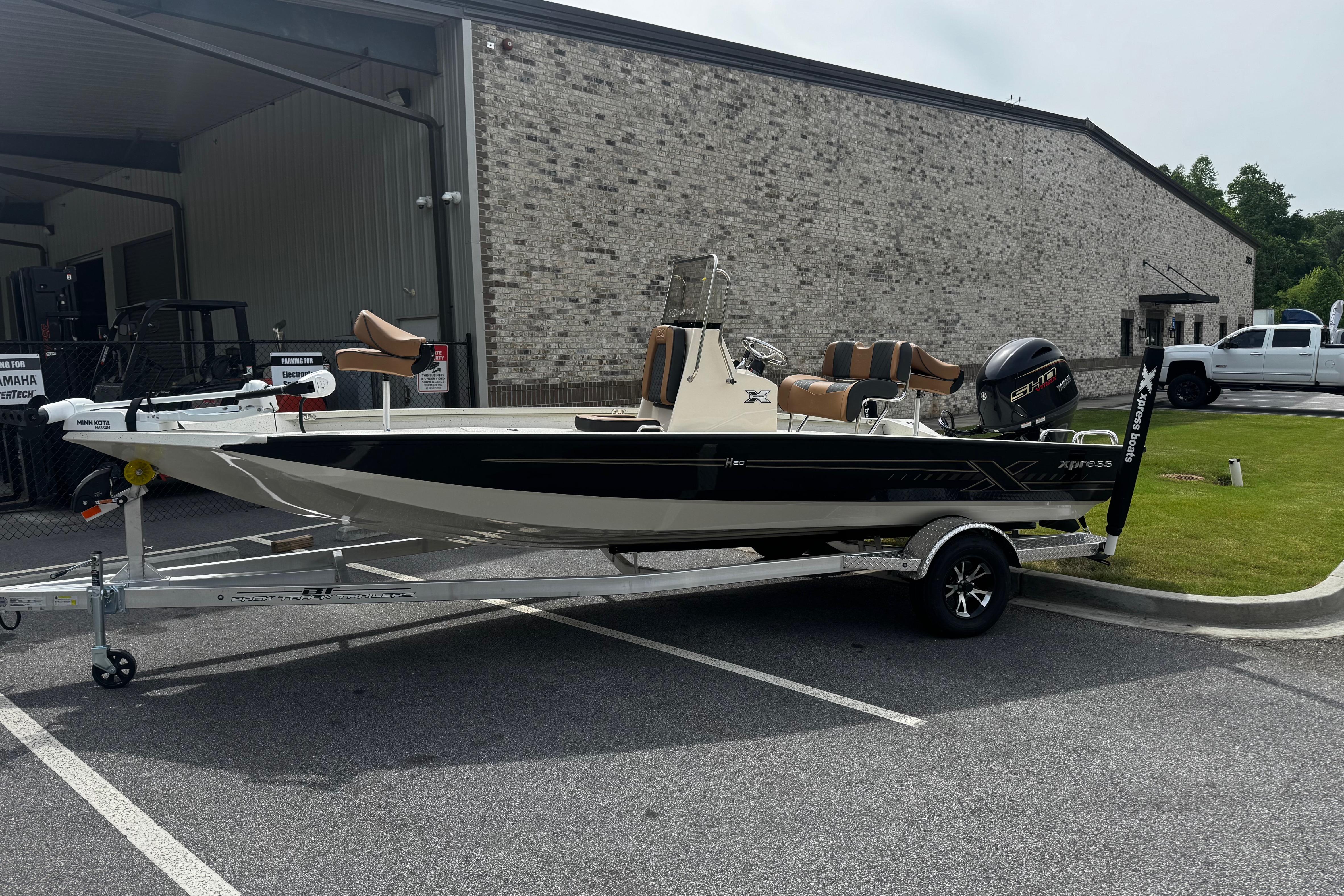 2026 Xpress H20B Bay