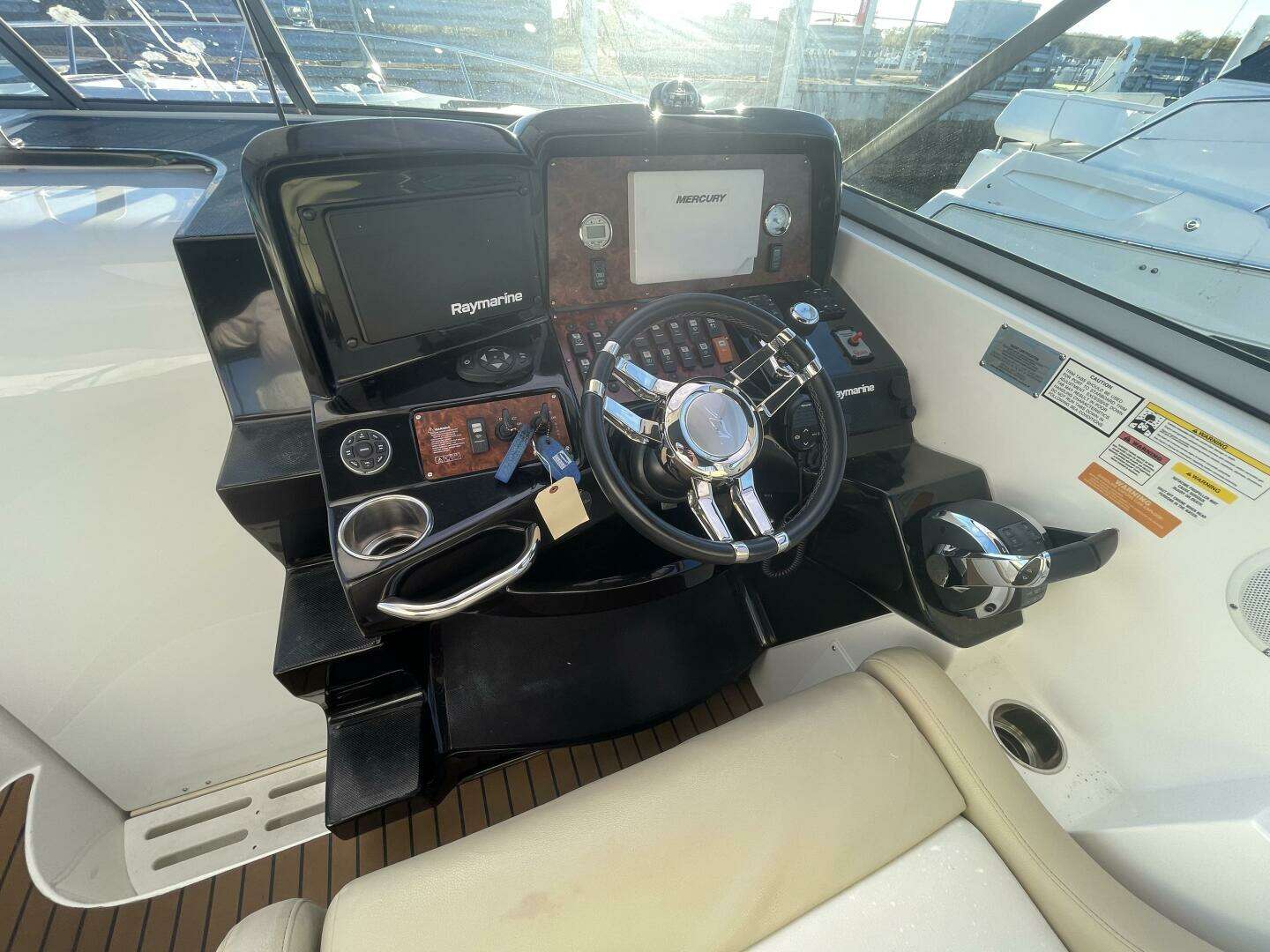 2016 Rinker 310 Express - Image 23