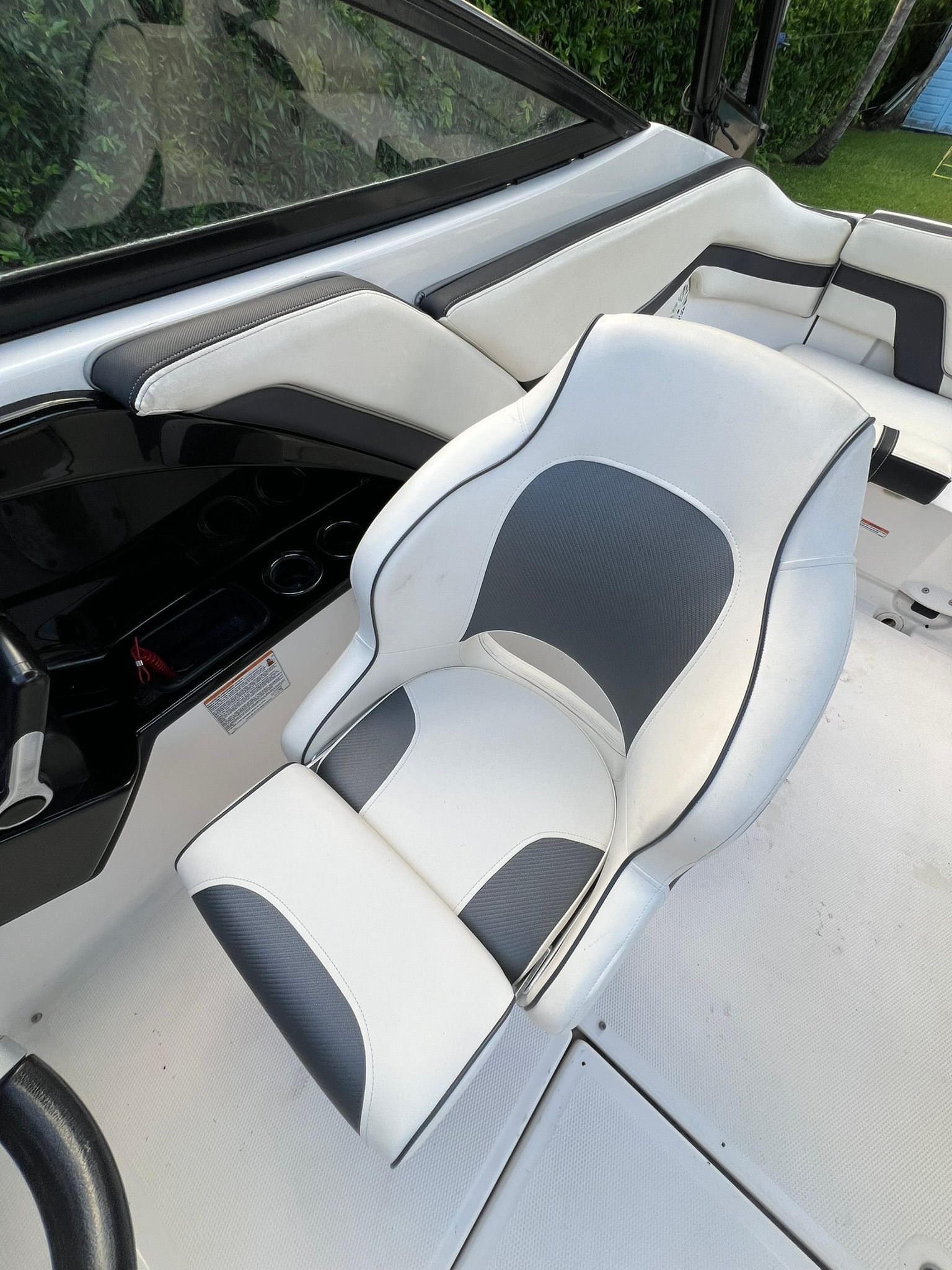 2016 Yamaha Boats AR240 - 43