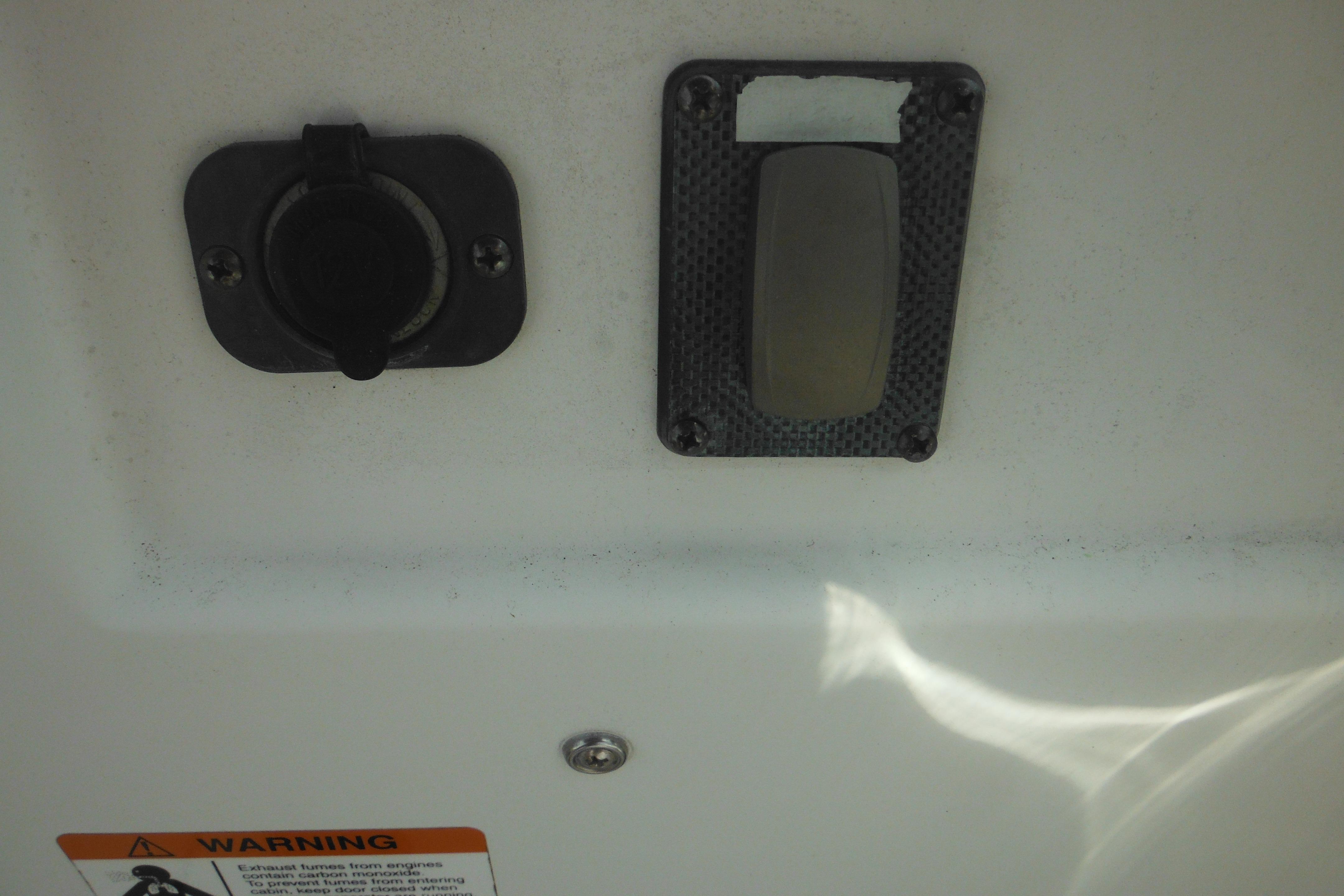 2005 Seaswirl Striper 2101 Walkaround O/B dashboard with warning label and controls.