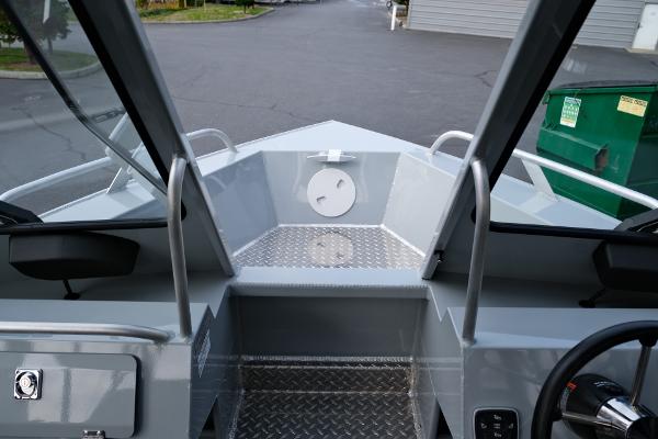 2024 Hewescraft 180 Pro-V ET boat interior with diamond plate flooring.