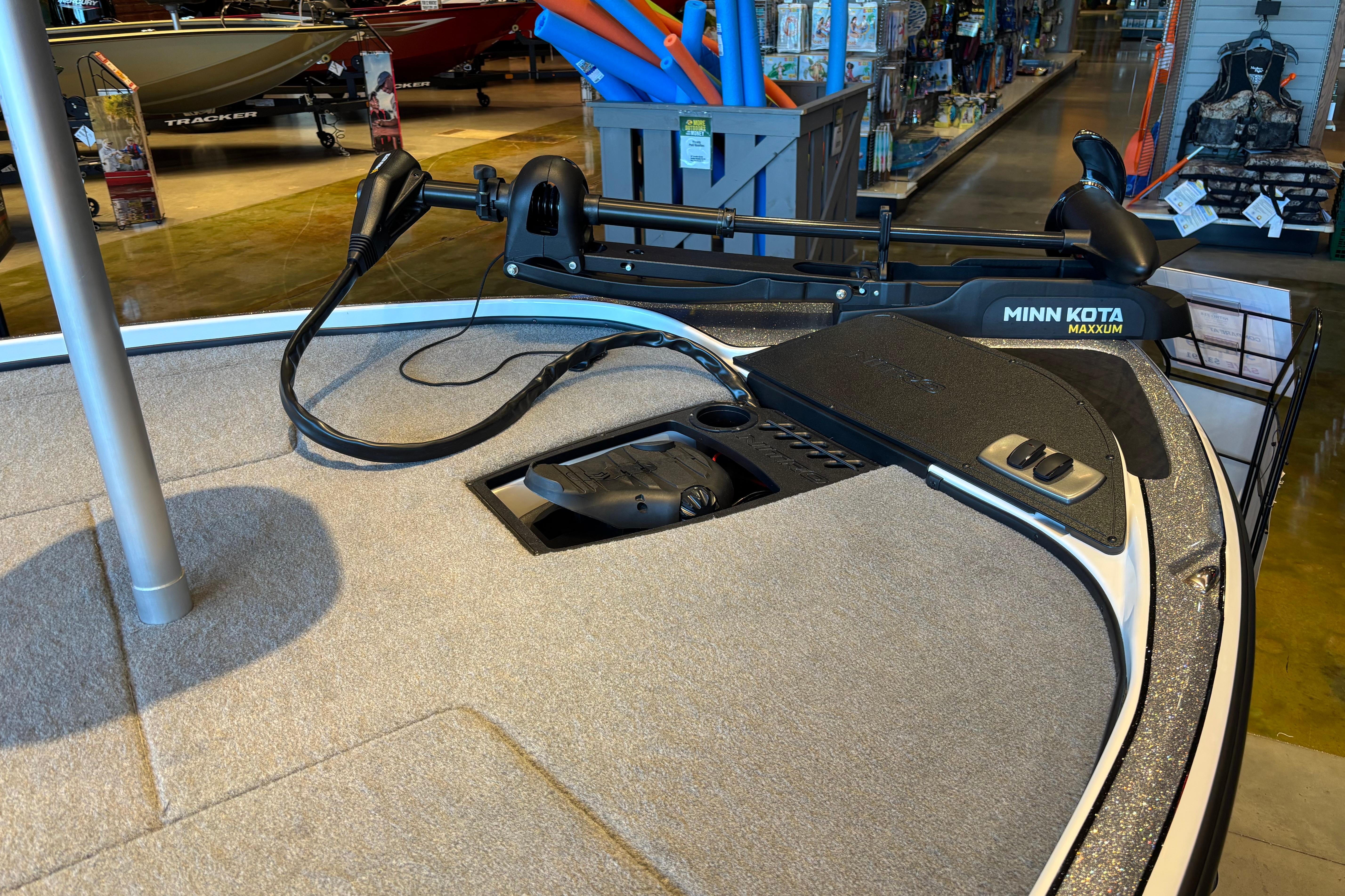 2025 Nitro Z18 boat with Minn Kota Maxxum trolling motor in showroom display.