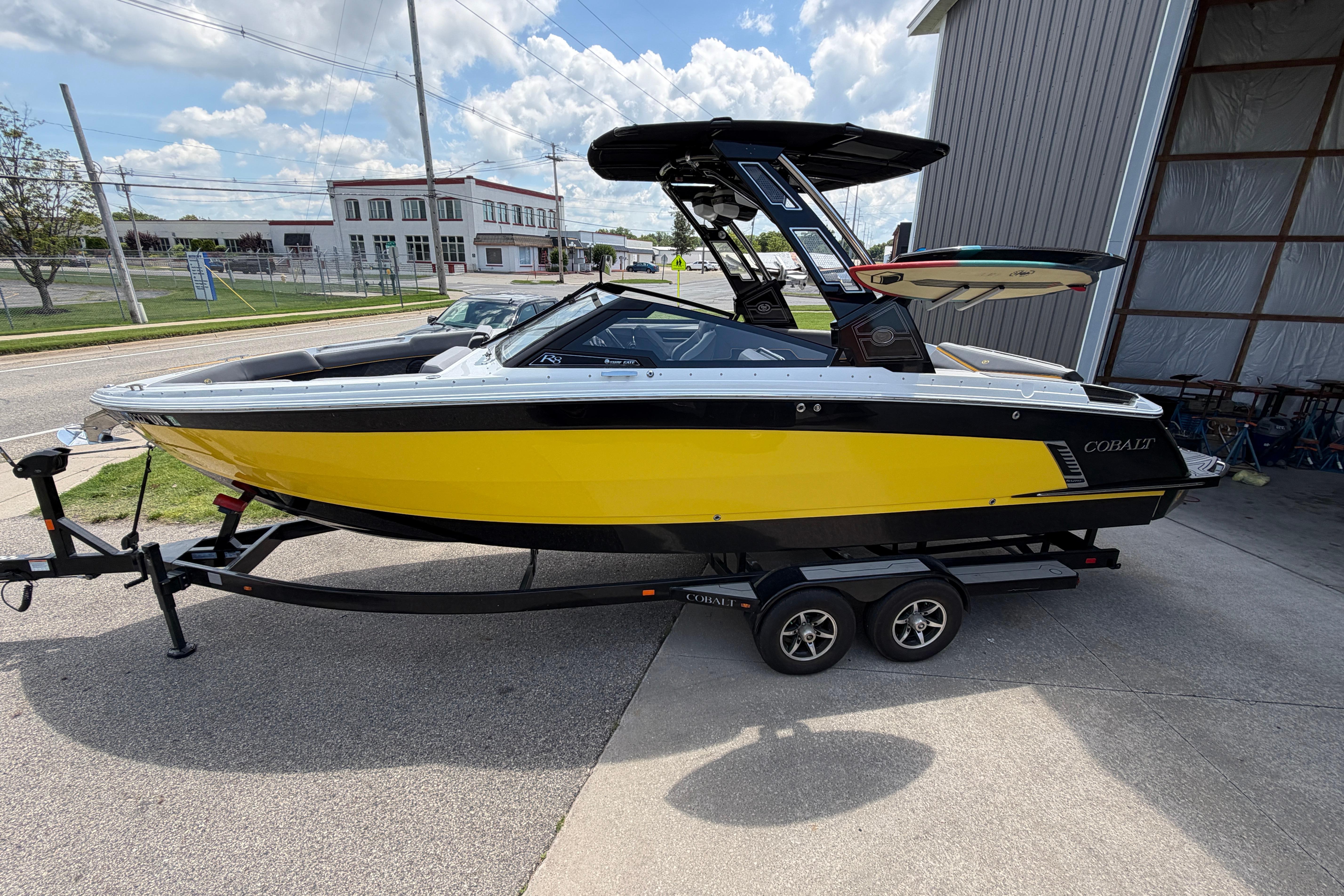 2021 Cobalt R8 Surf