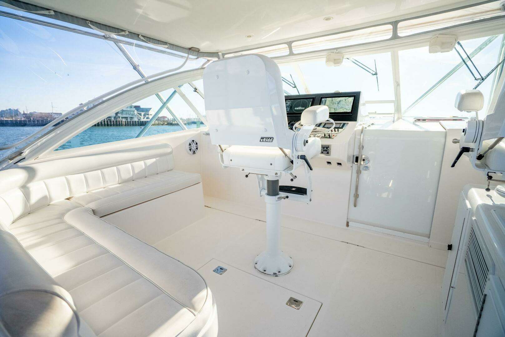 2007 Cabo 40 Express - Image 2