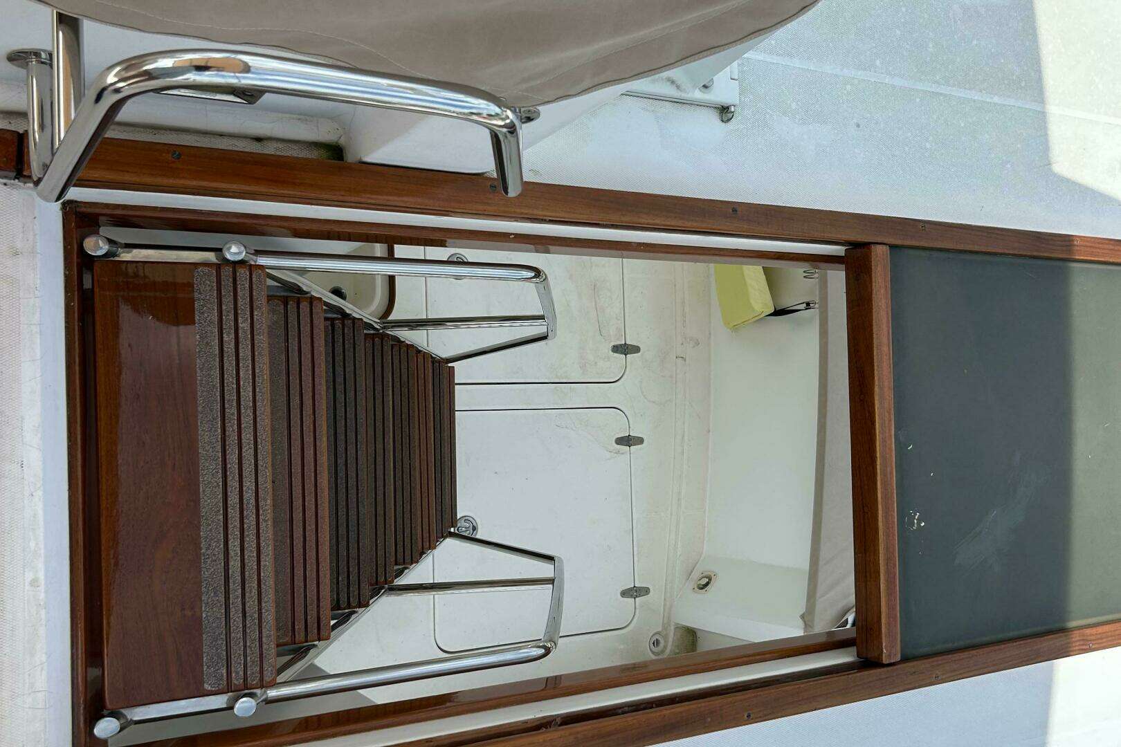 2004 Sabre 36 Flybridge - Image 8