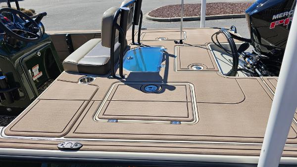 2025 Mako 18 Pro Skiff Backwater Edition boat deck with seating and motor.