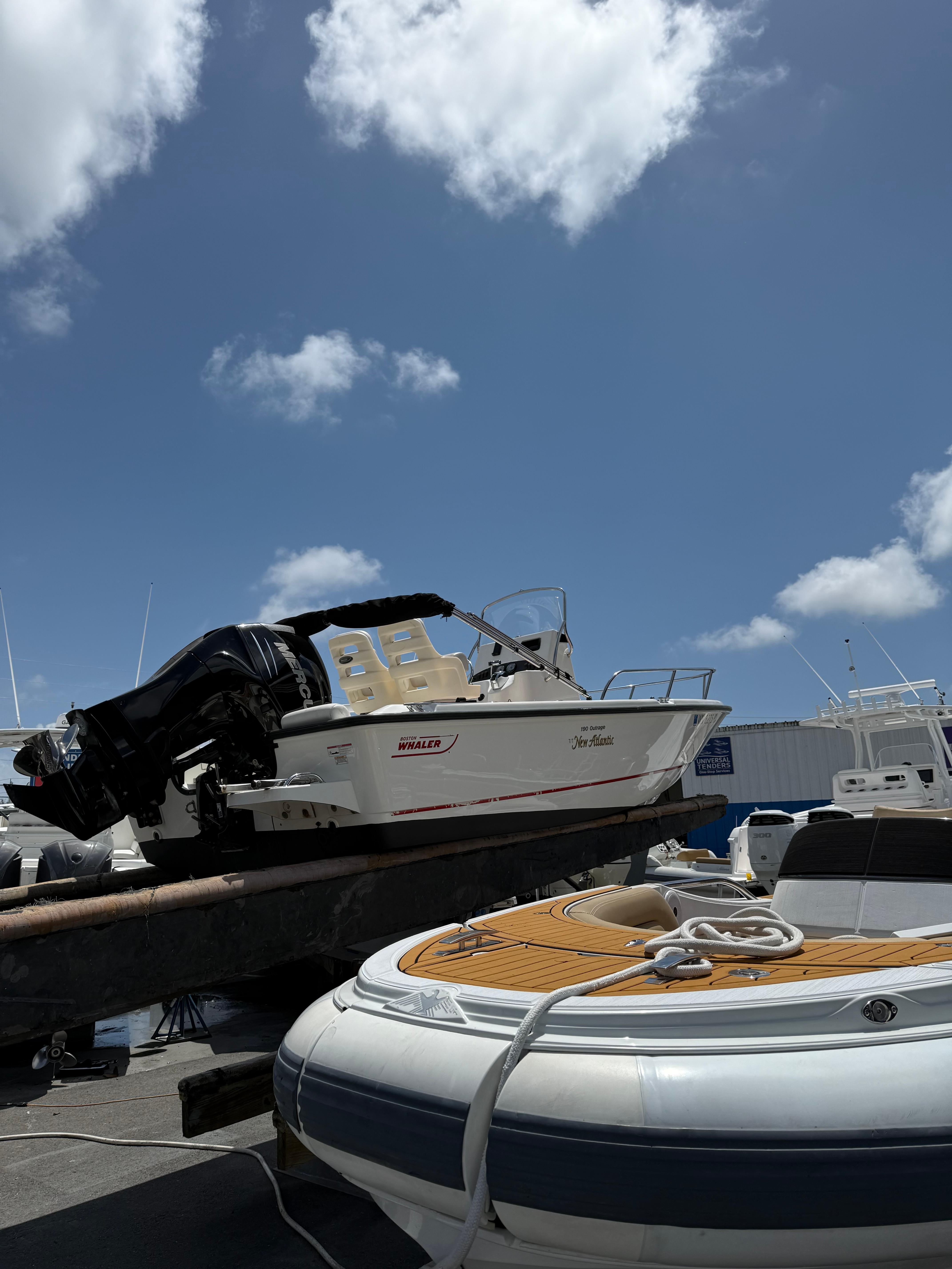 2010 Boston Whaler 190 Outrage - 10
