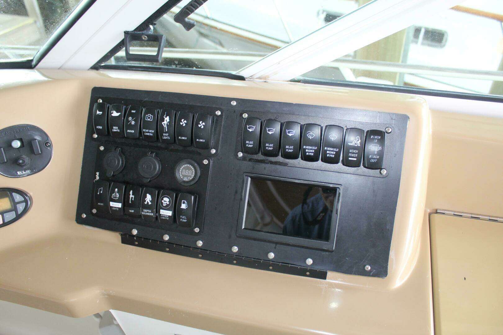 2004 Carver 360 Mariner - Image 22