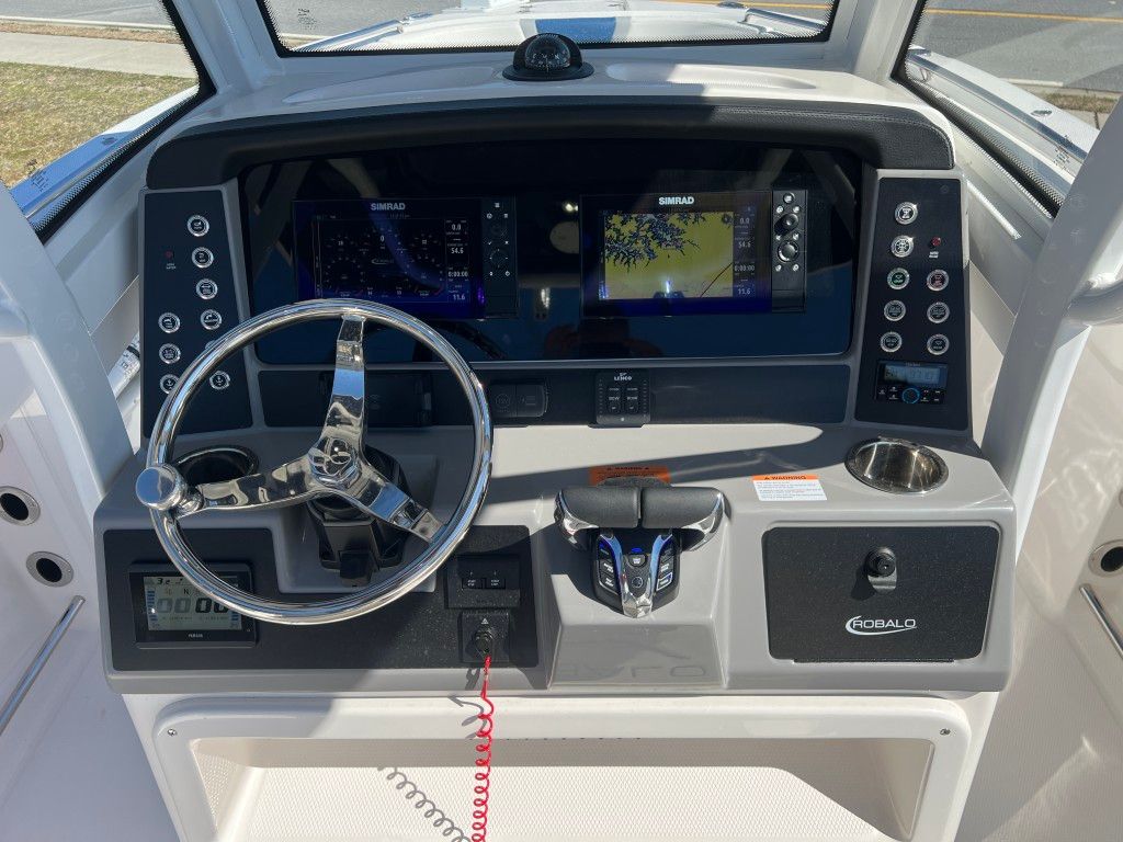 2025 Robalo 250 Center Console - 20