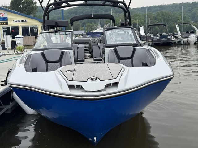 2025 Yamaha Boats 255XD - 6