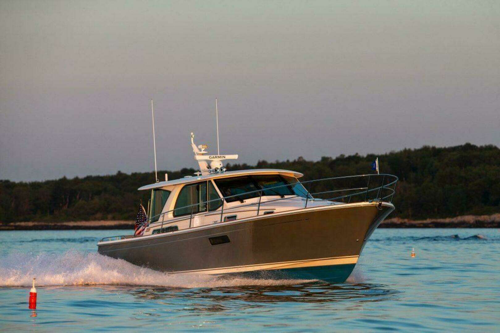 2027 Sabre 43 Salon Express - Image 6