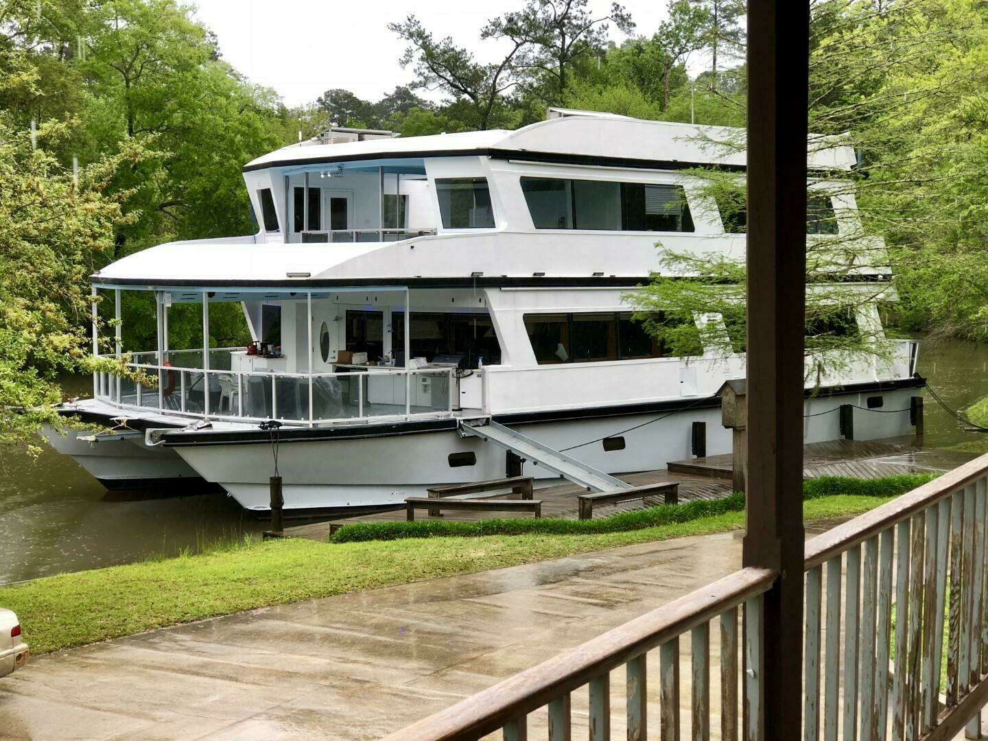 2018 Avenger Luxury Catamaran Coastal Cruiser - Image 5