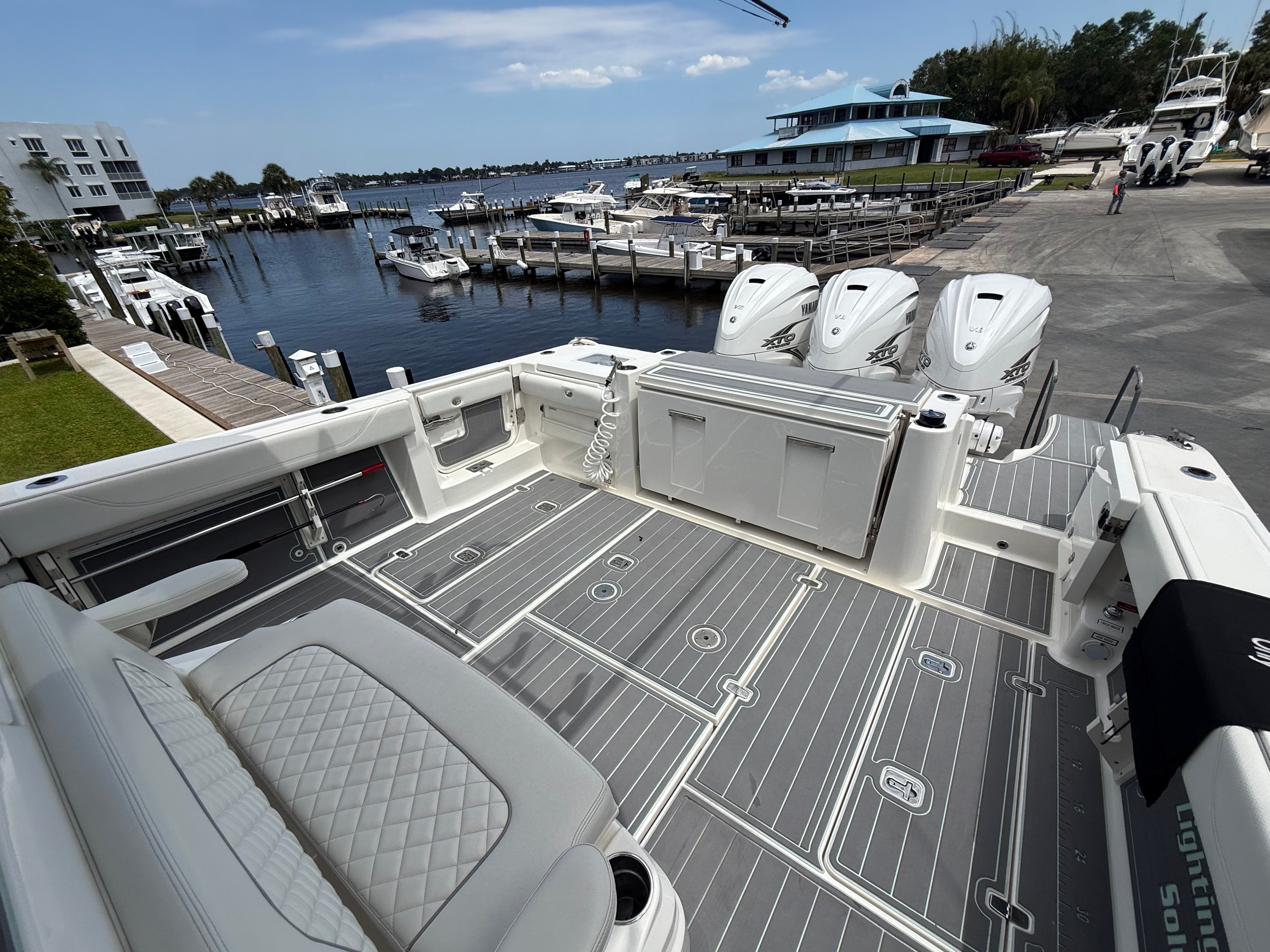 2024 PURSUIT 378 S - Image 35