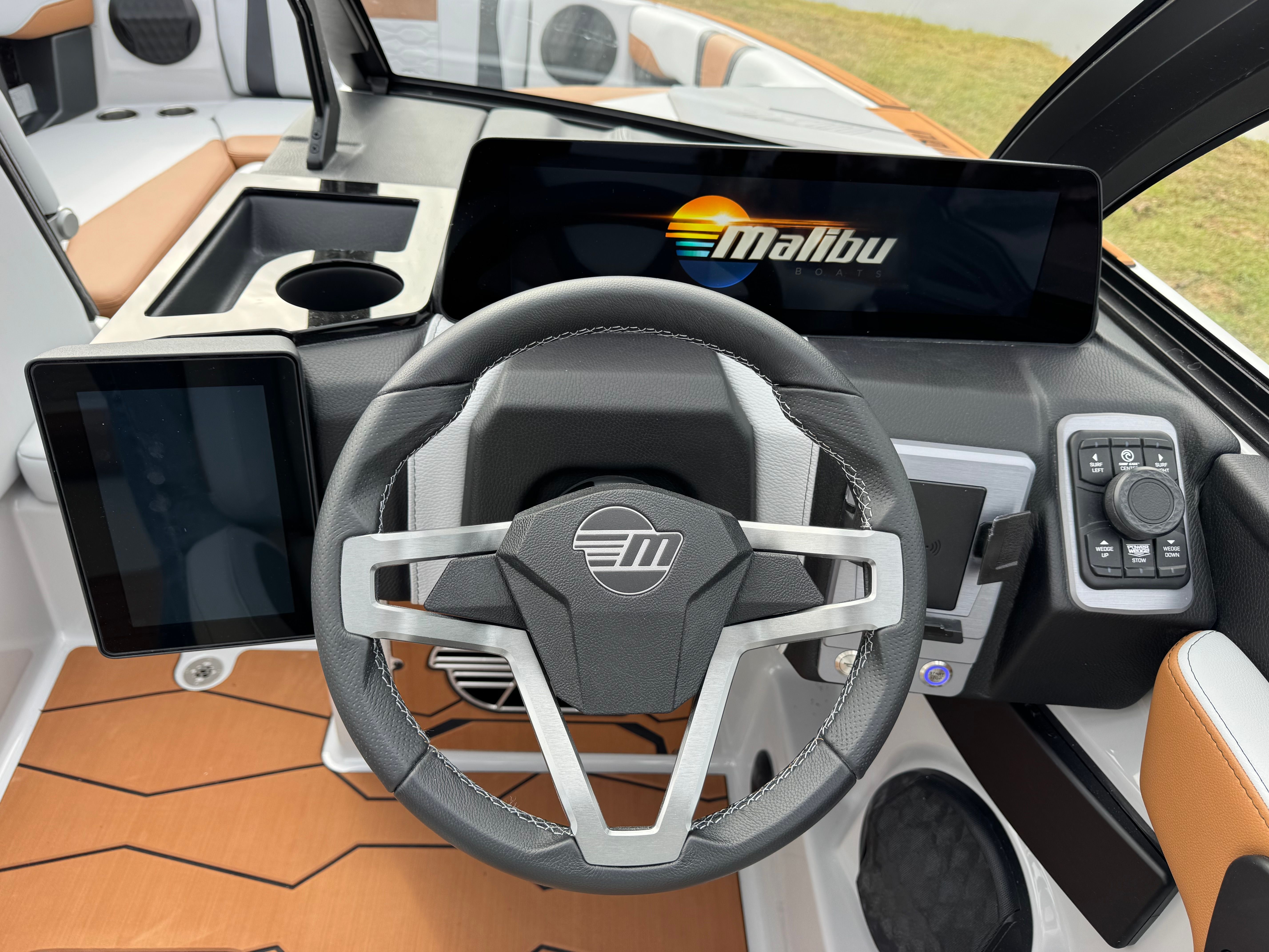 2026 MALIBU 23 MXZ - Image 12
