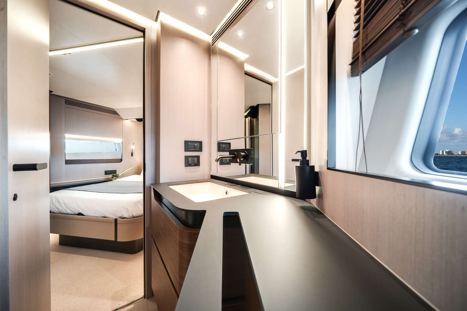 2026 Azimut S8 - Image 58