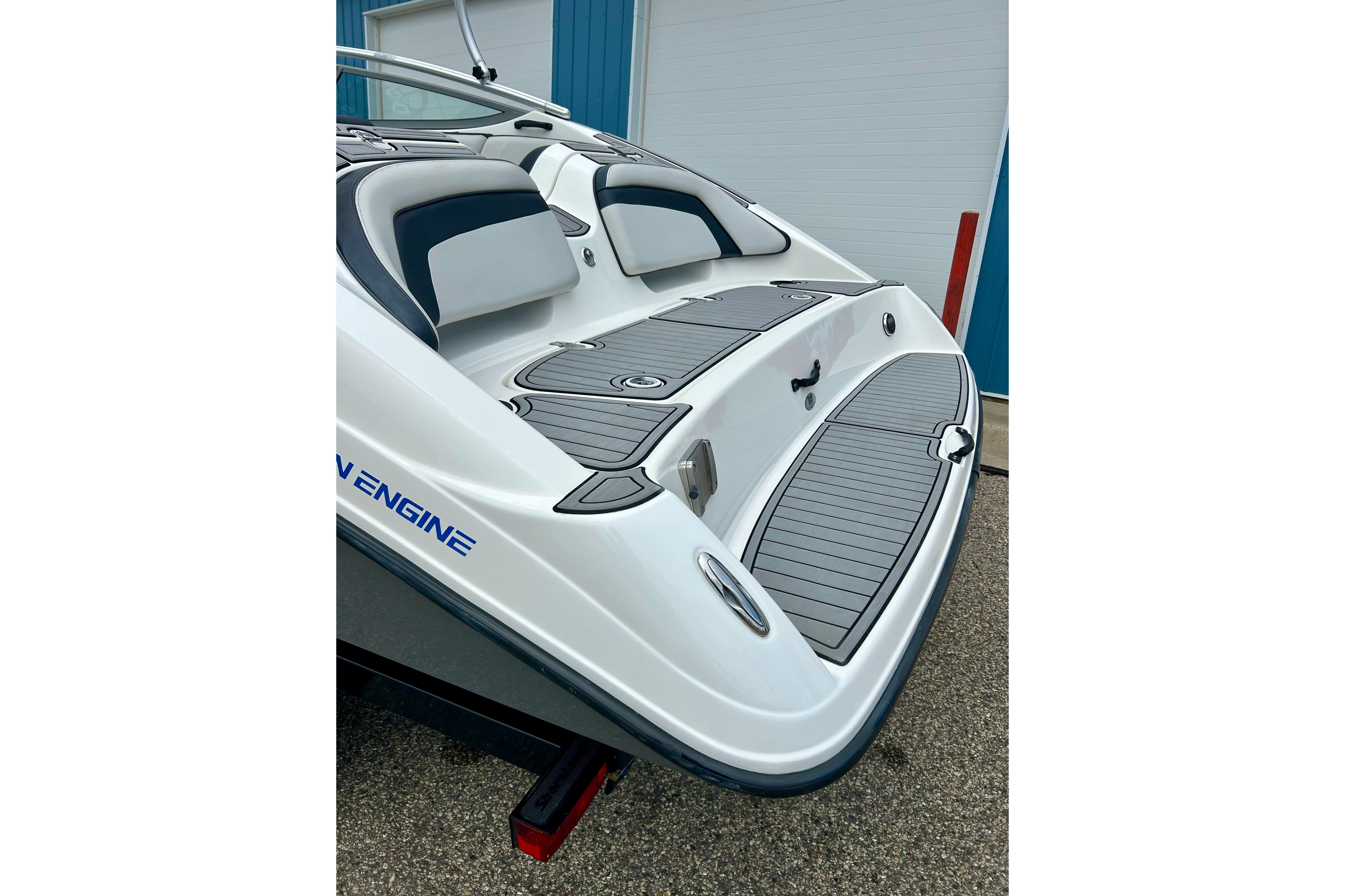 2015 Yamaha Boats AR210 rear deck with sleek seating and swim platform.