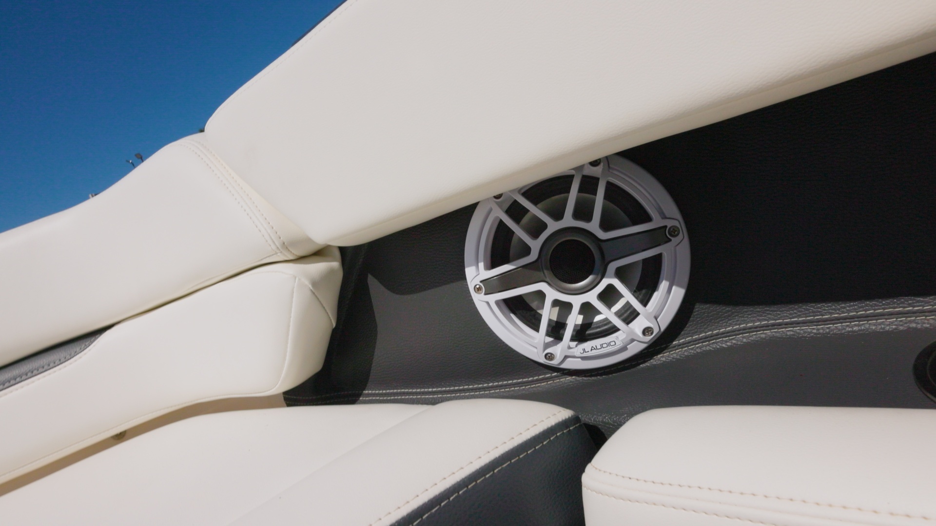 2017 Regal 29 OBX - Image 17